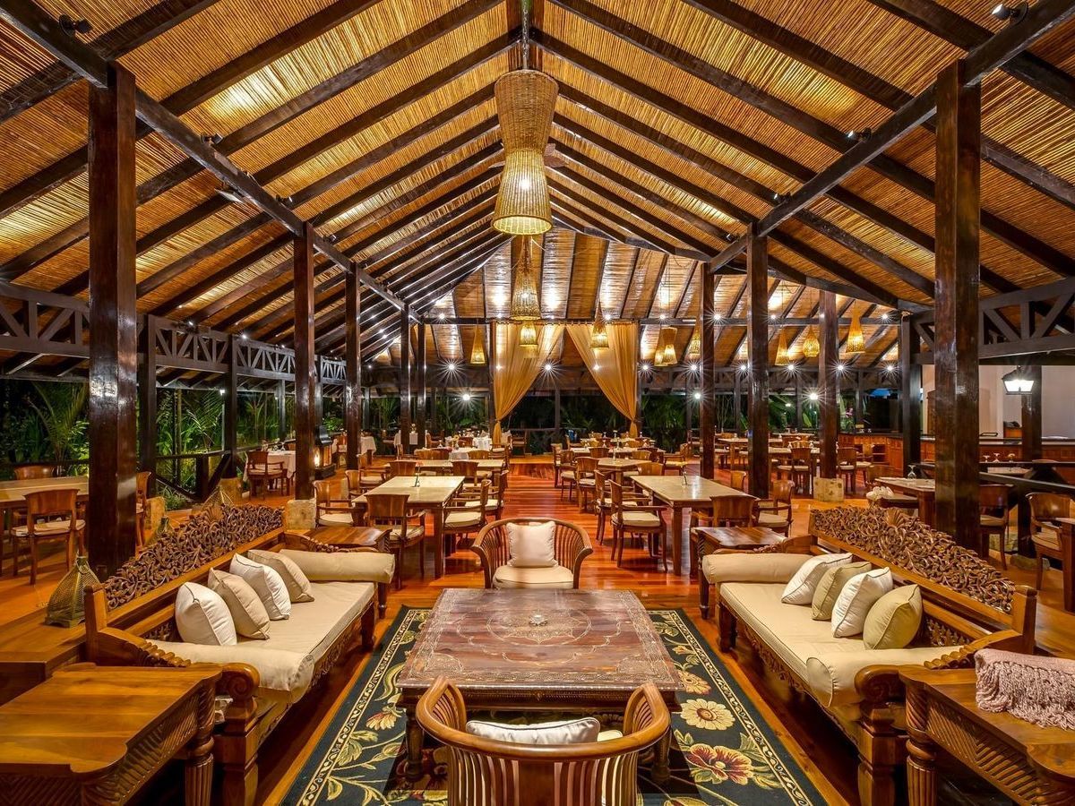 Lounge area with sofas at Hotel Rio Celeste, Costa Rica