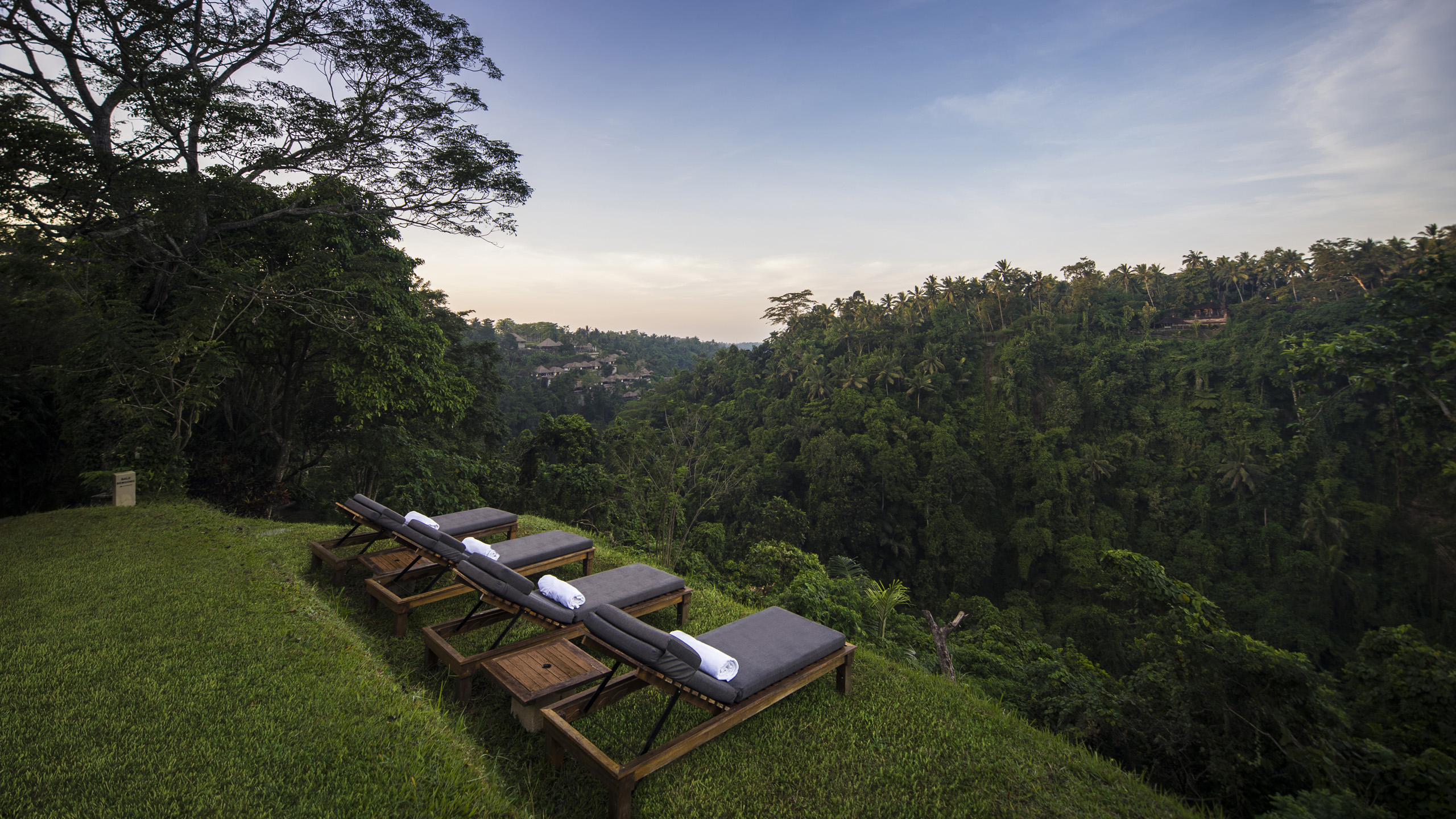 alila-ubud-sun-loungers