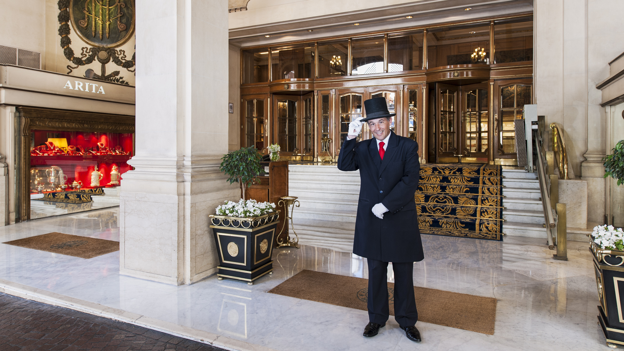 alvear-palace-hotel-doorway
