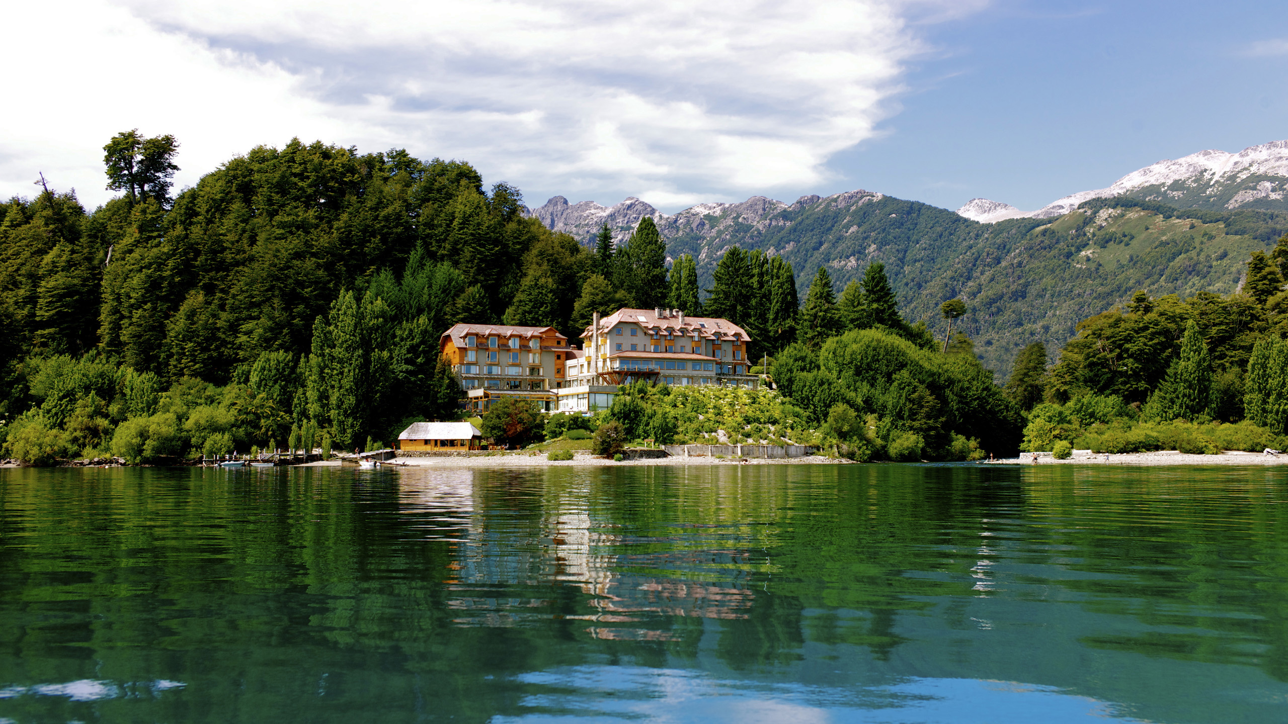 Correntoso Lake & River Hotel