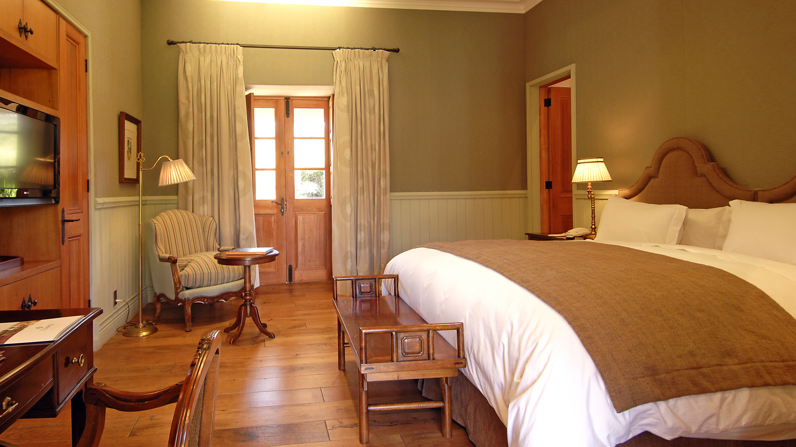 matetic-bedroom