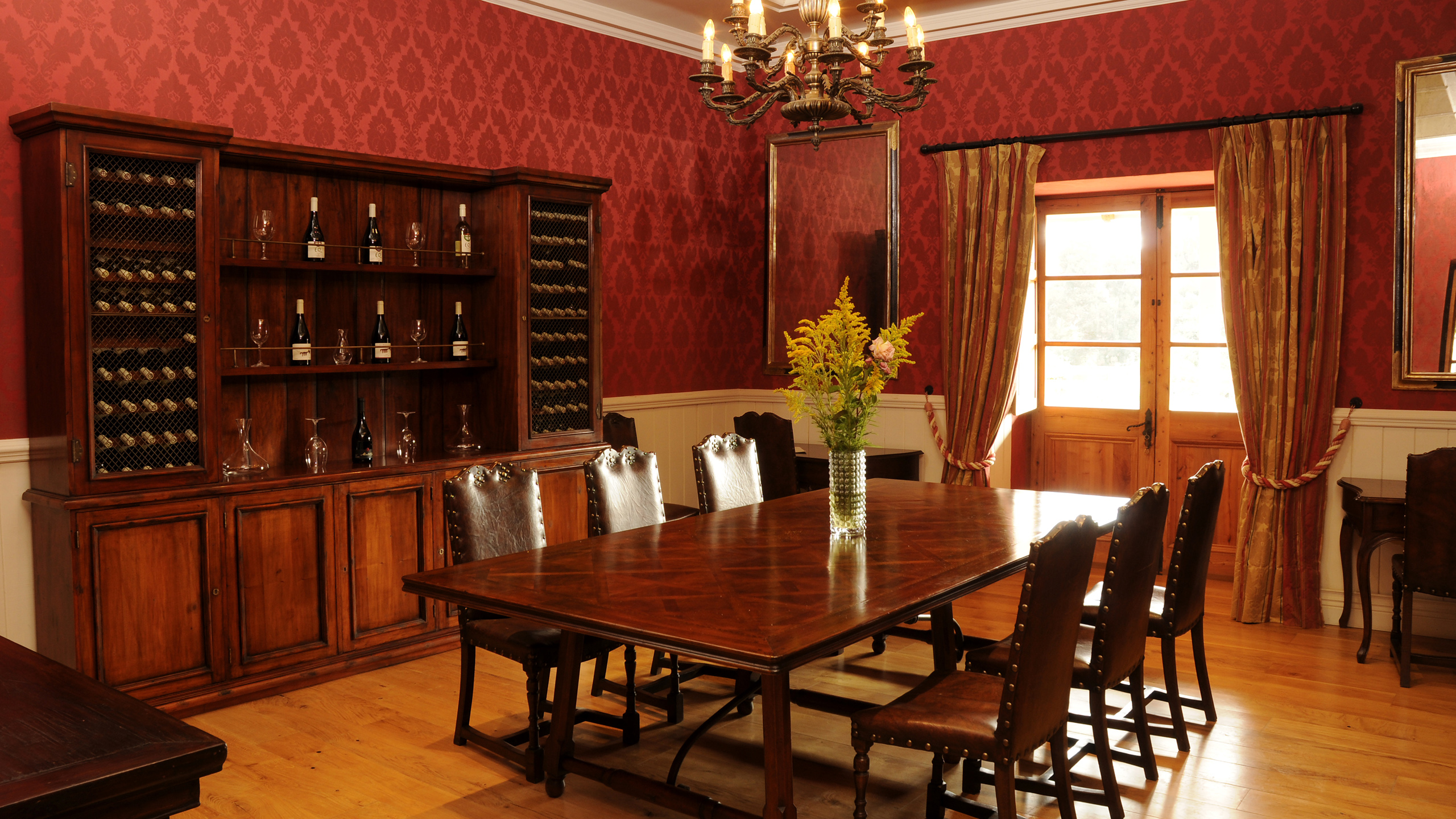 matetic-dining-room