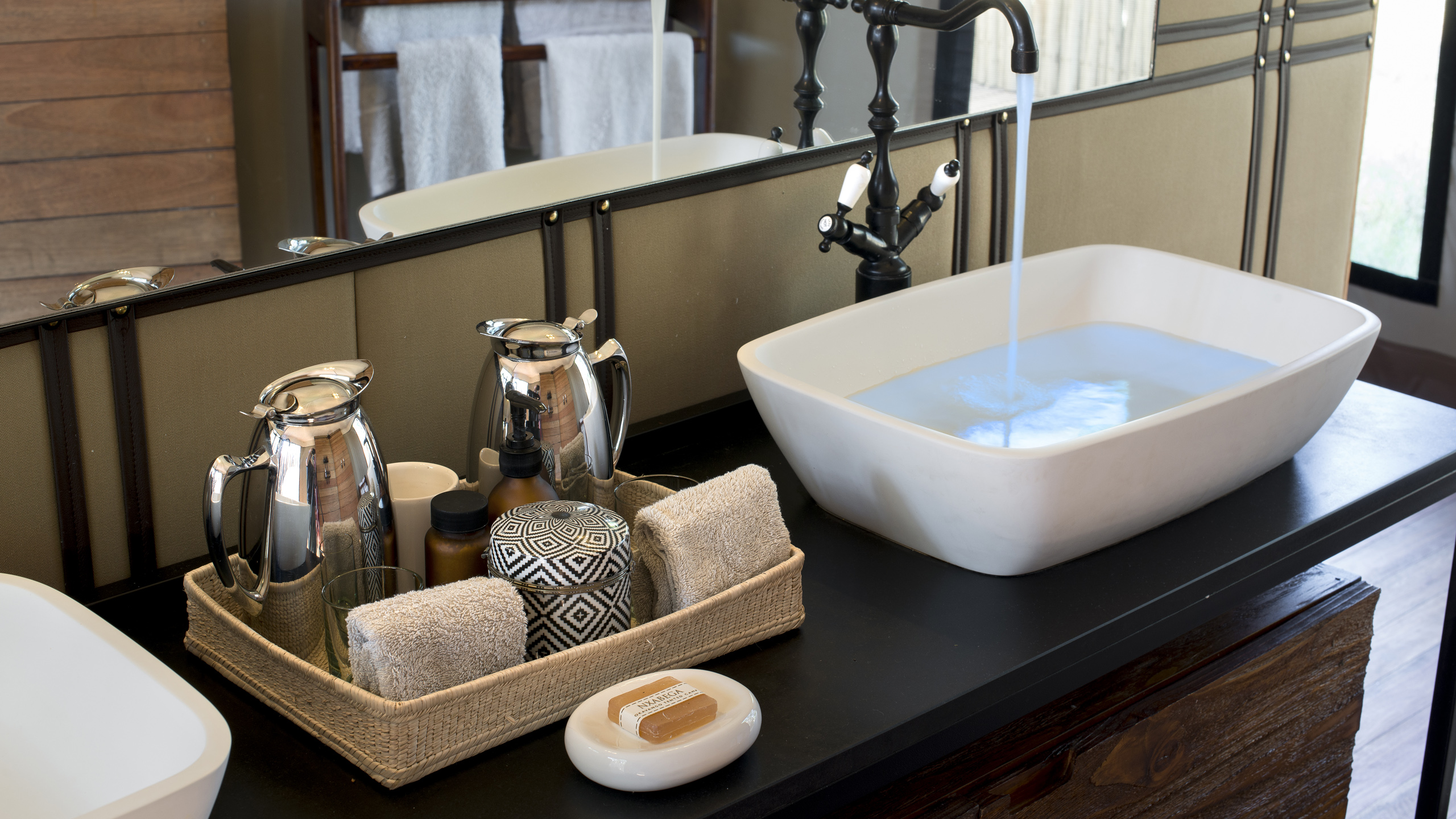 nxabega-lodge-bathroom