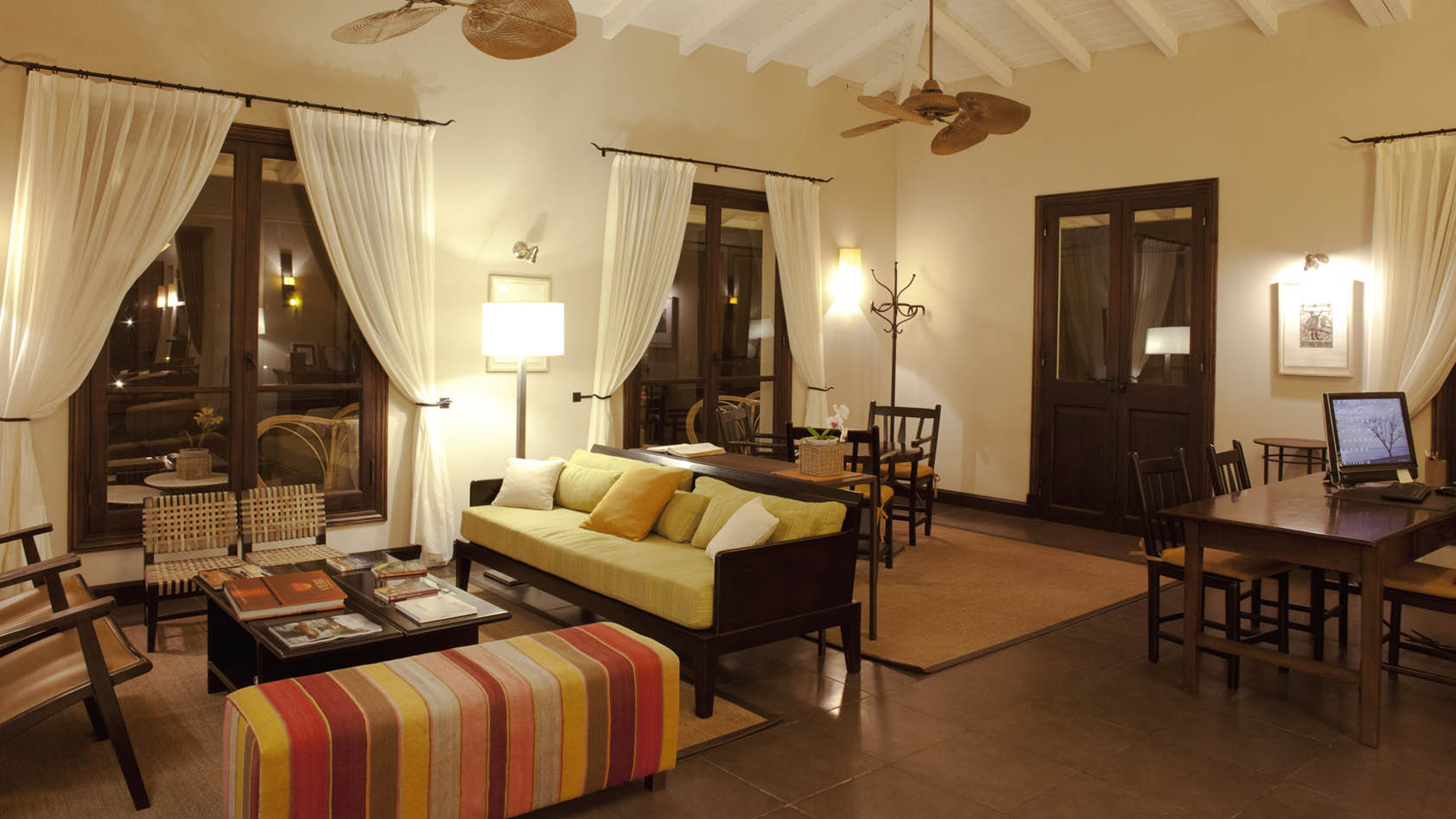 Puerto Valle Hotel de Esteros