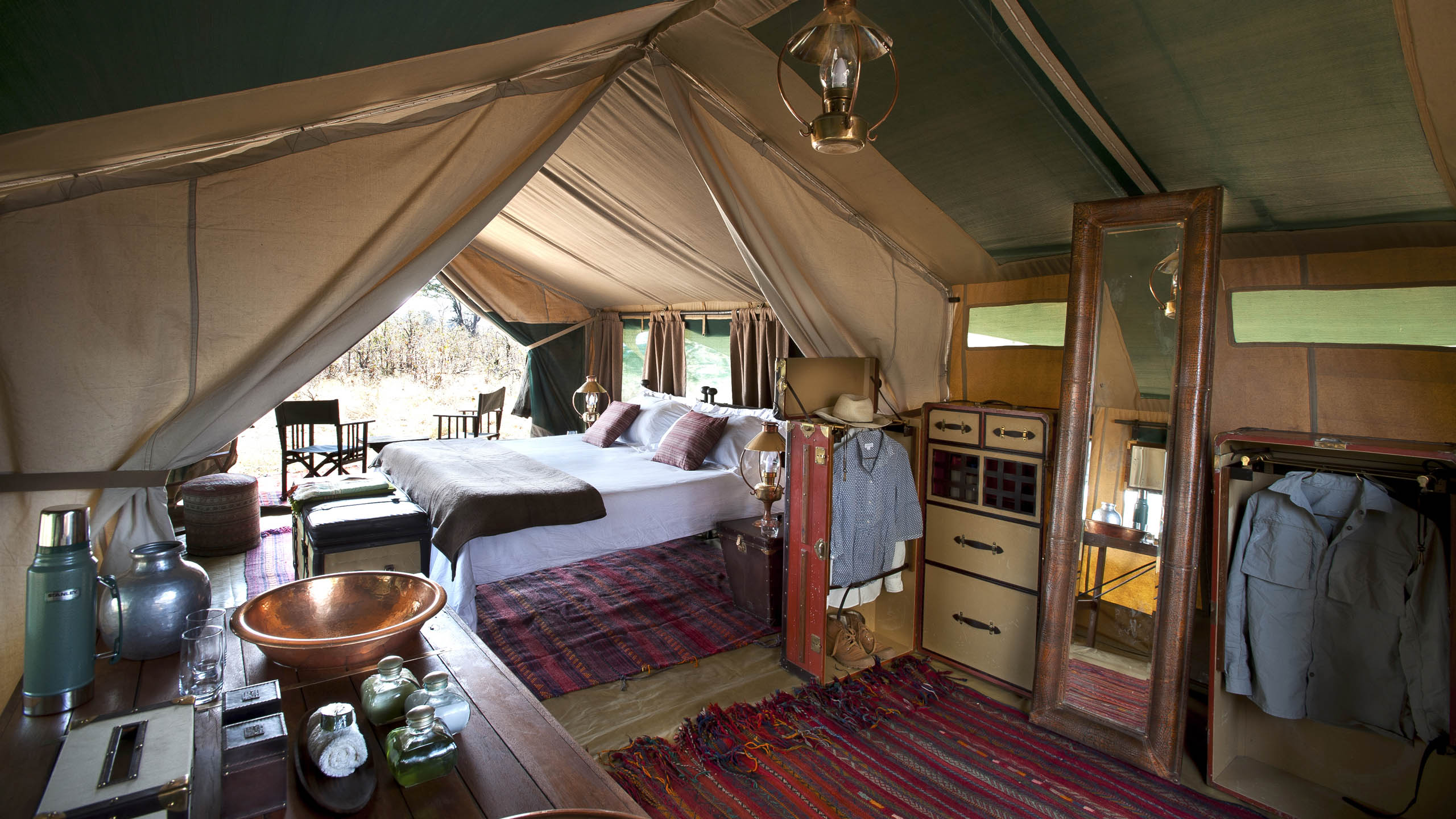 Selinda Explorers Camp