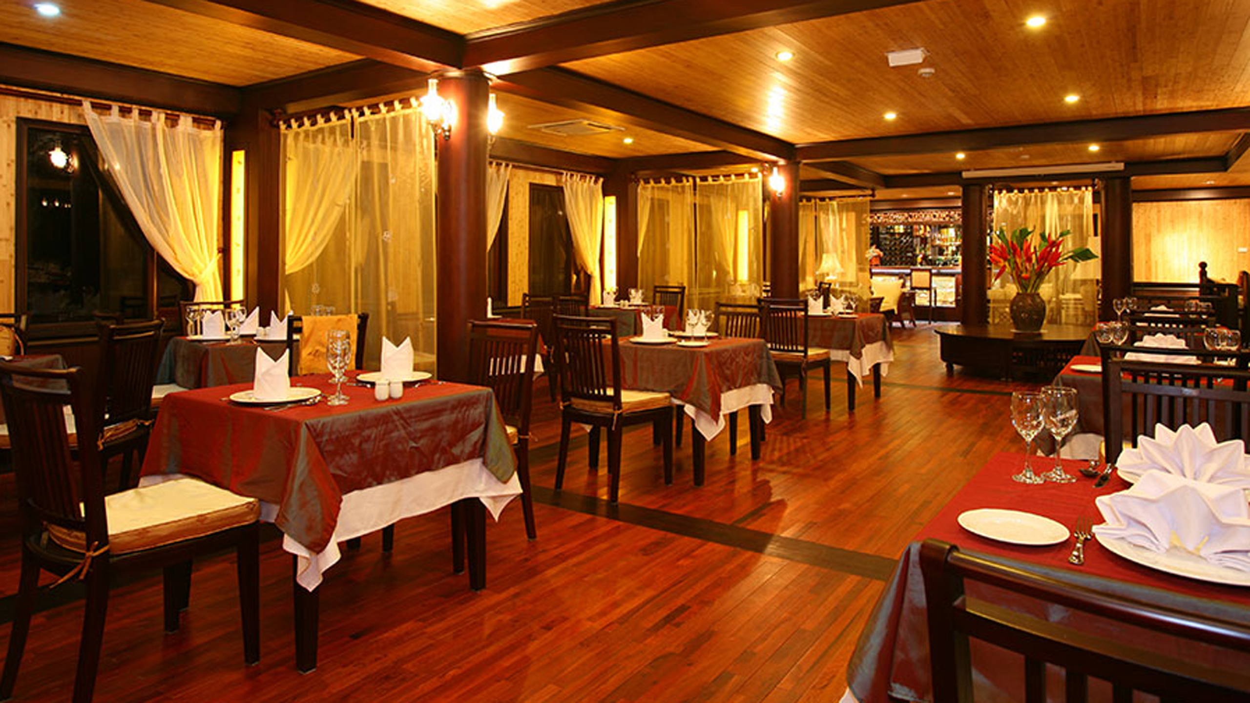 the-jasmine-halong-bay-restaurant