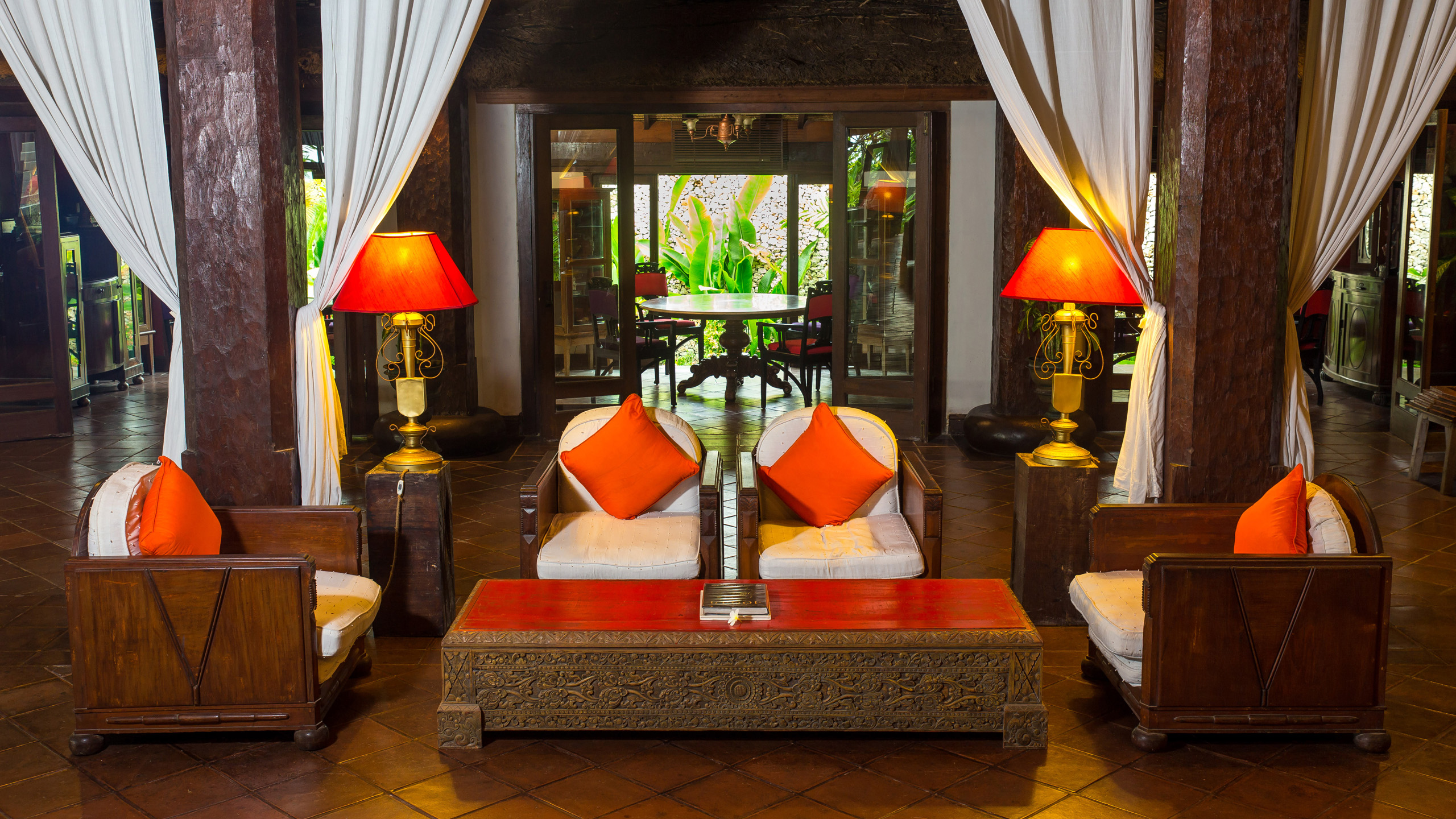 tugu-bali-lounge