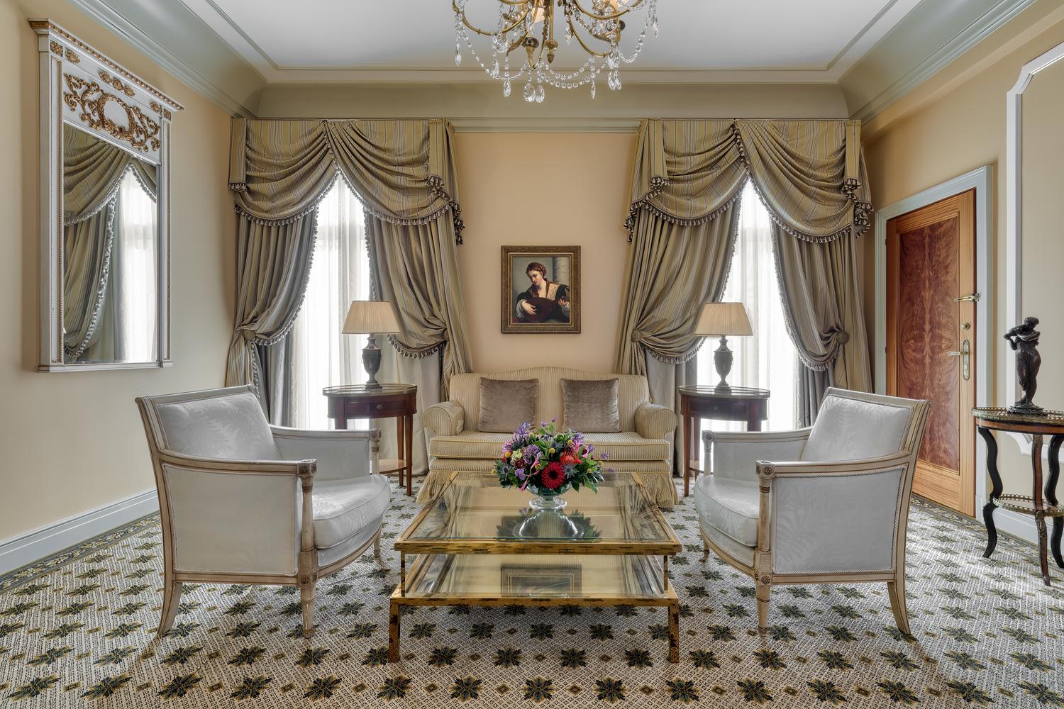 A sitting room area at Hotel Grande Bretagne