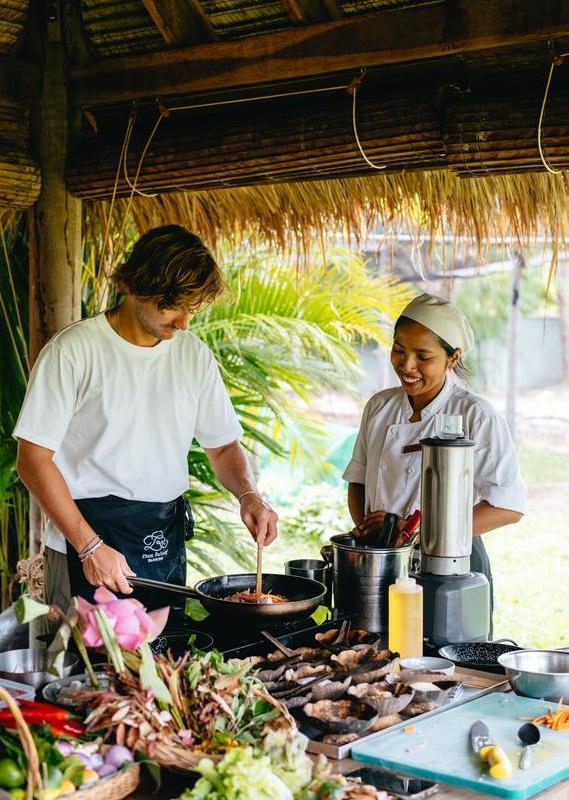 A cooking class at Zannier Phum Baitang
