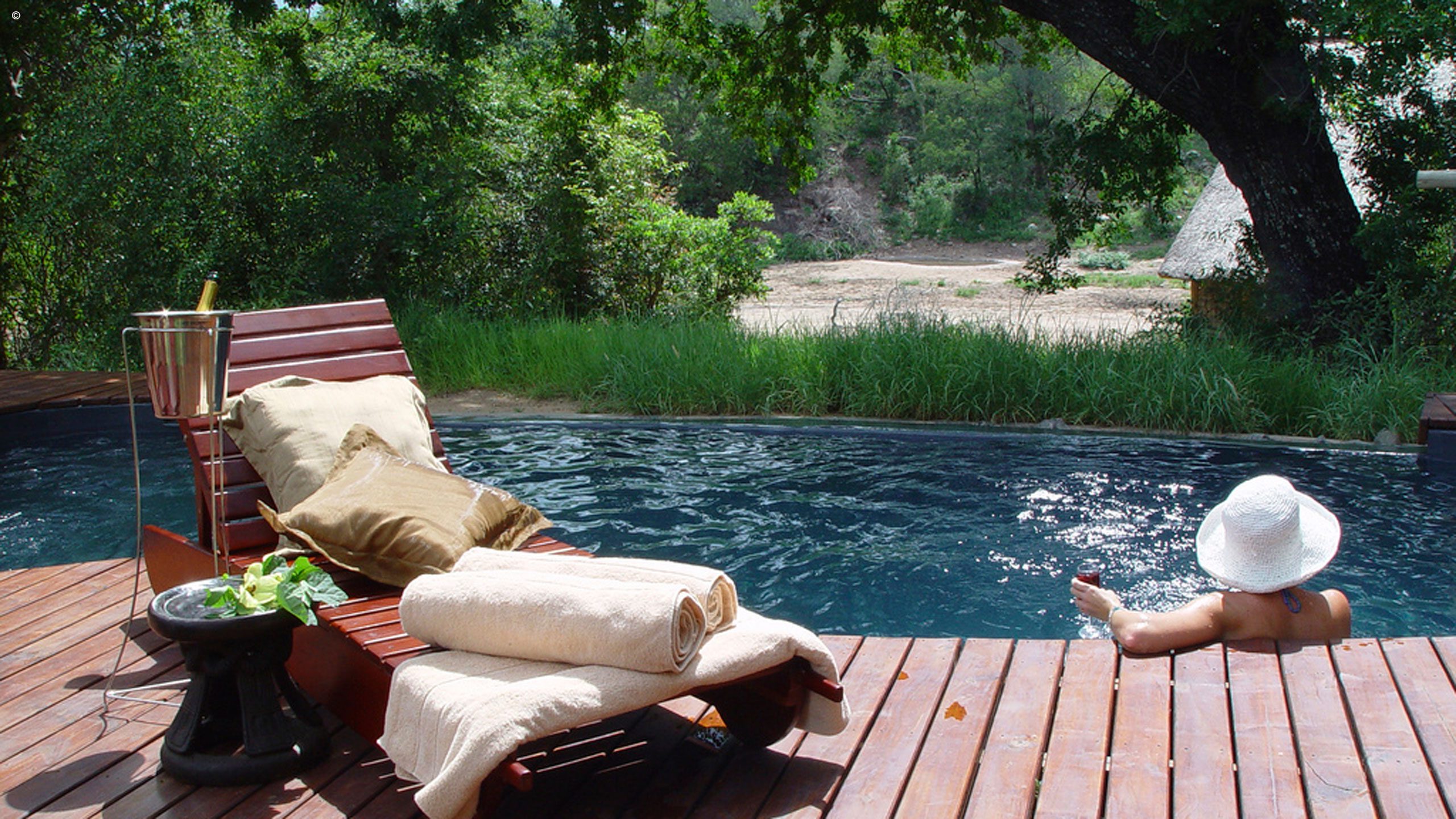 Rhino Post Safari Lodge