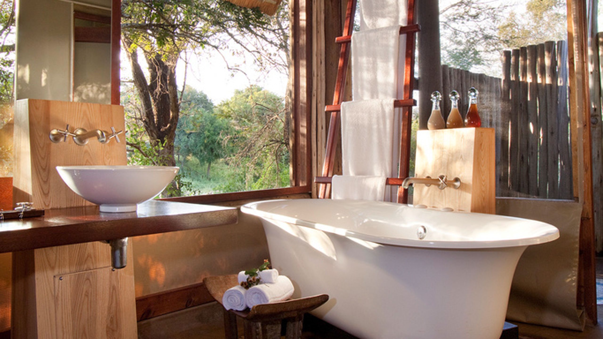 Rhino Post Safari Lodge