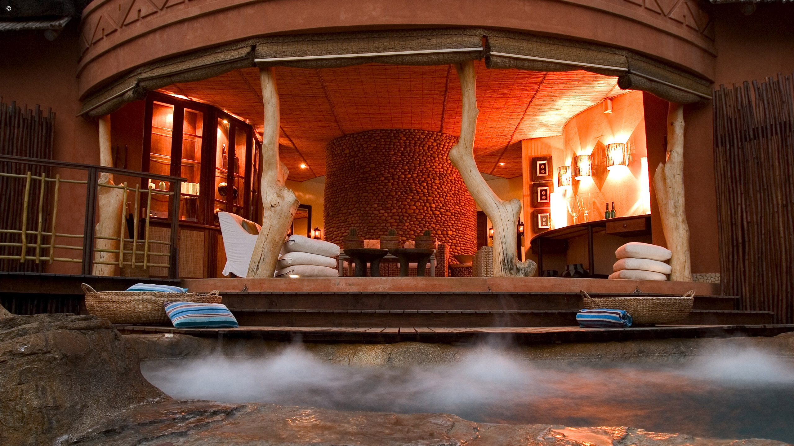 Thanda Safari Lodge