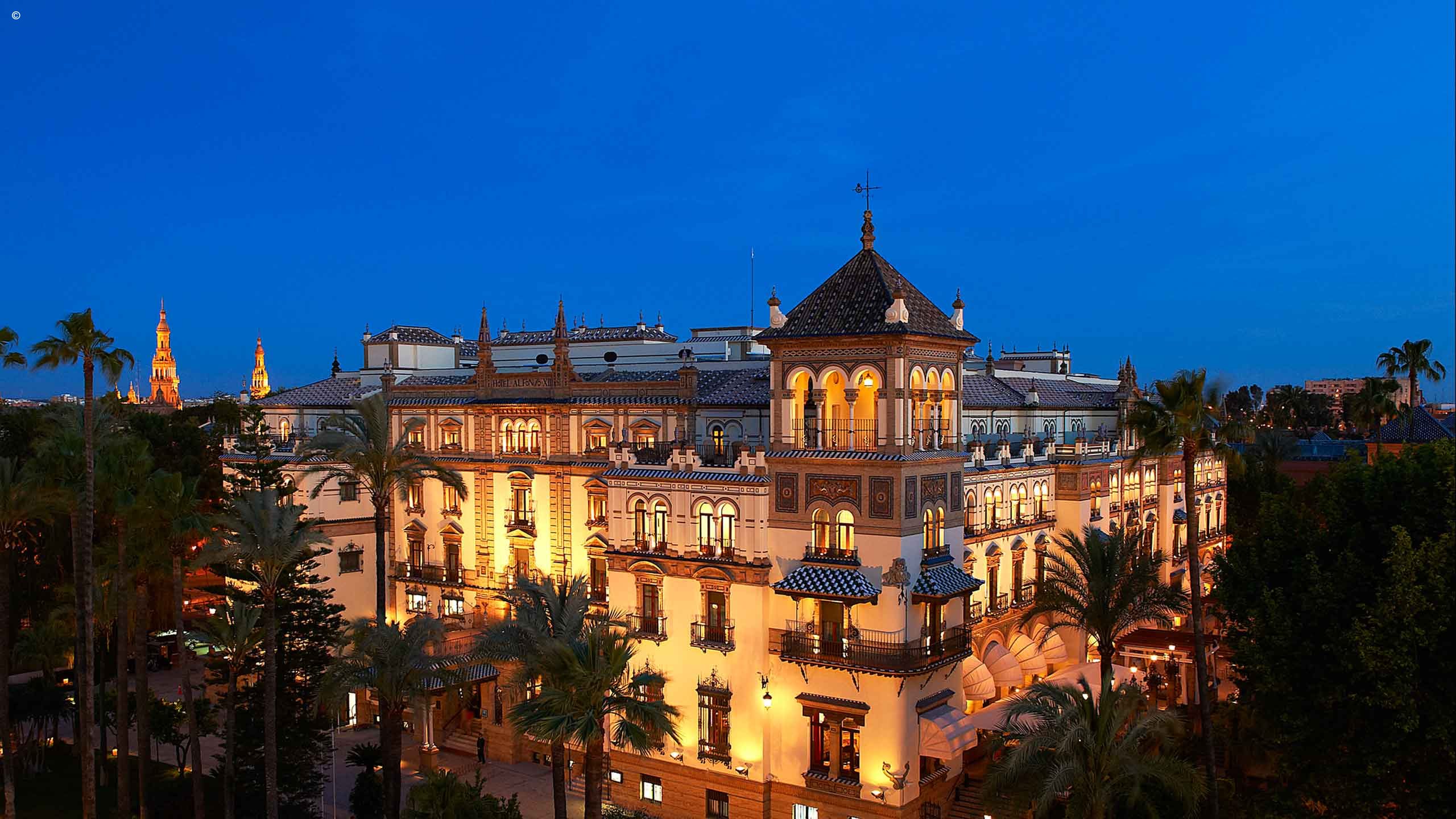 La plaza de Alfonso XIII antes de la construcción del hotel Bahía y la