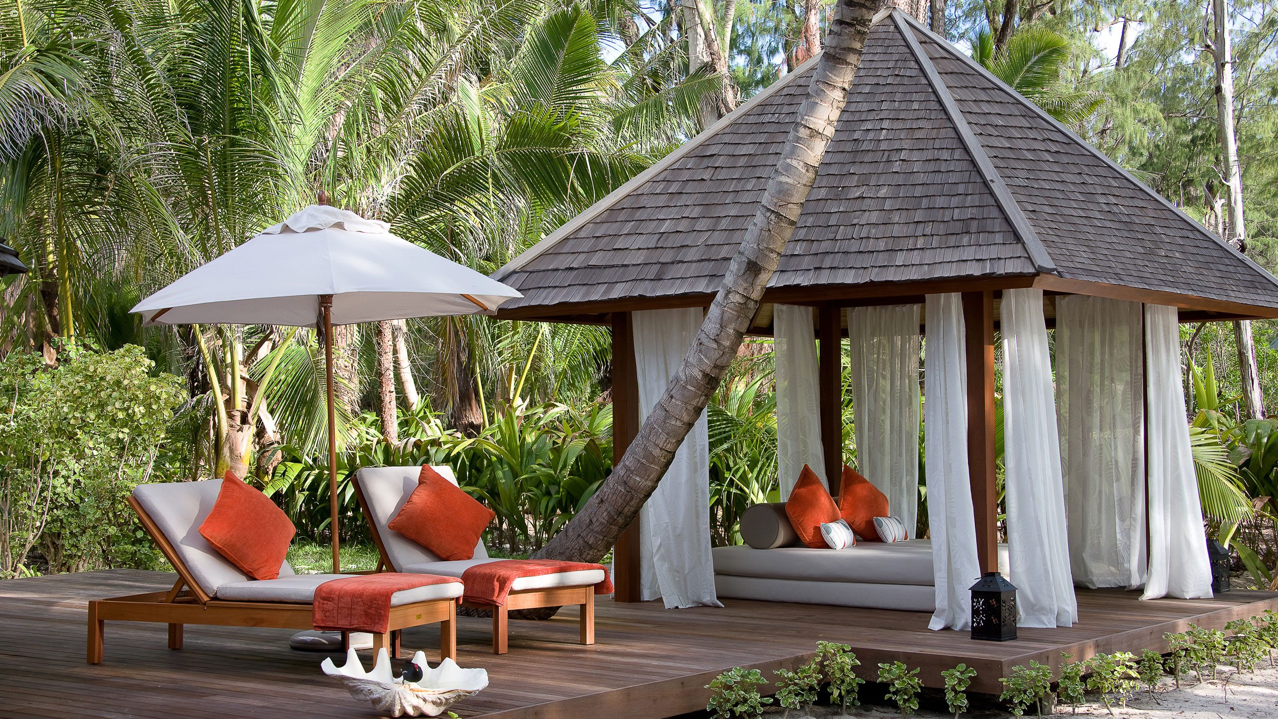 Denis Island Hotel