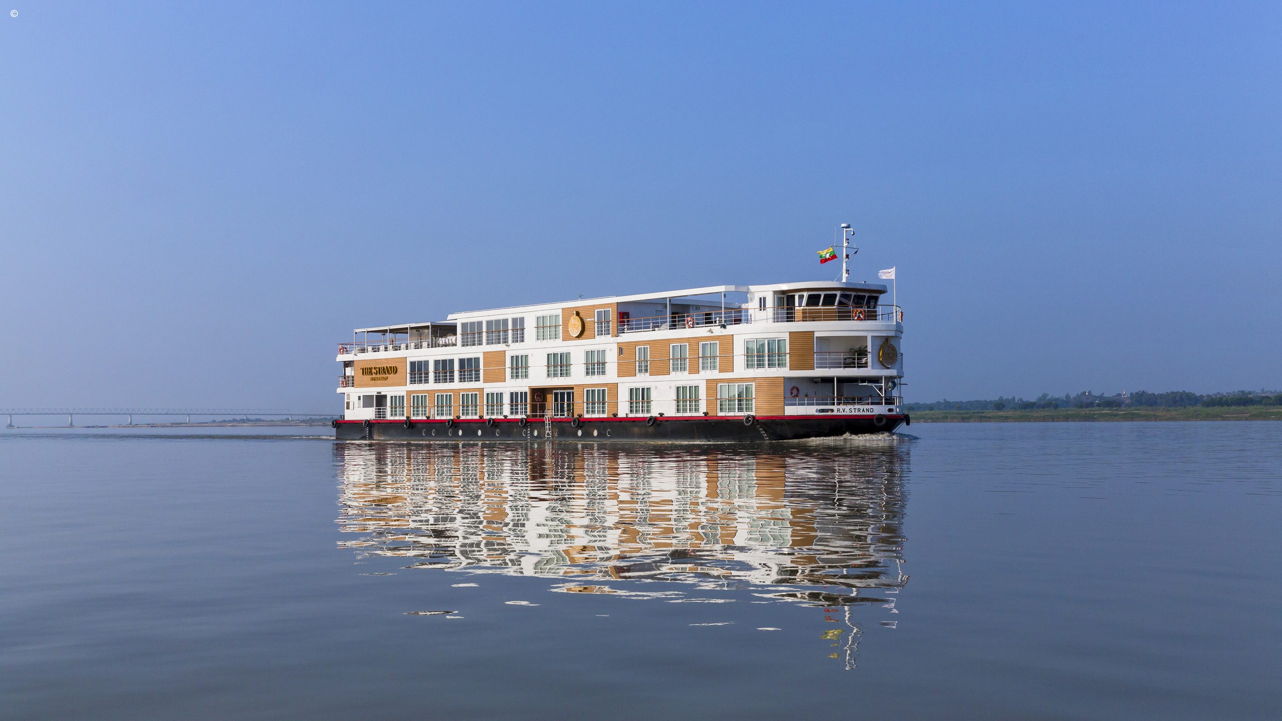 Strand Cruise
