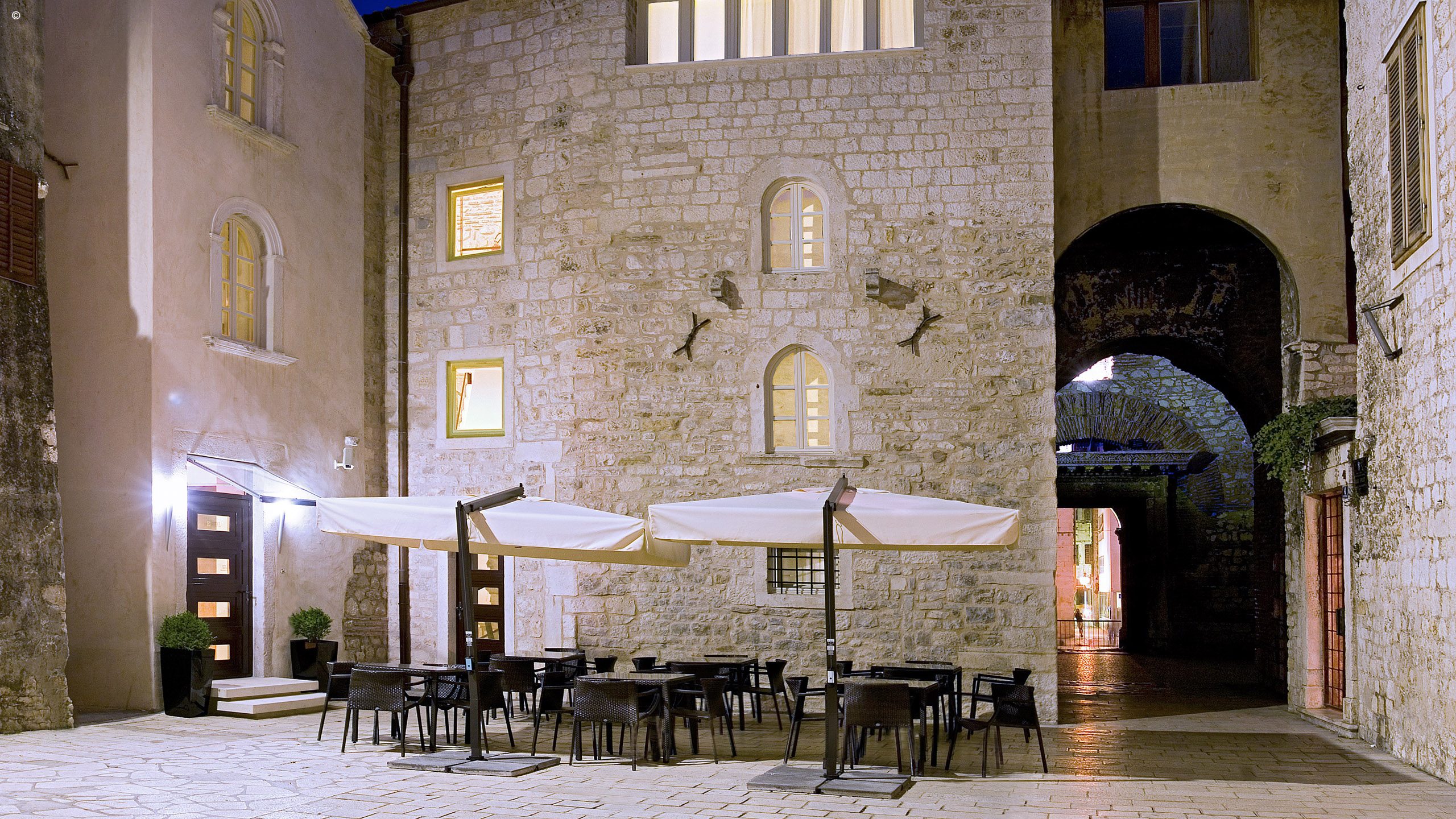 Vestibul Palace
