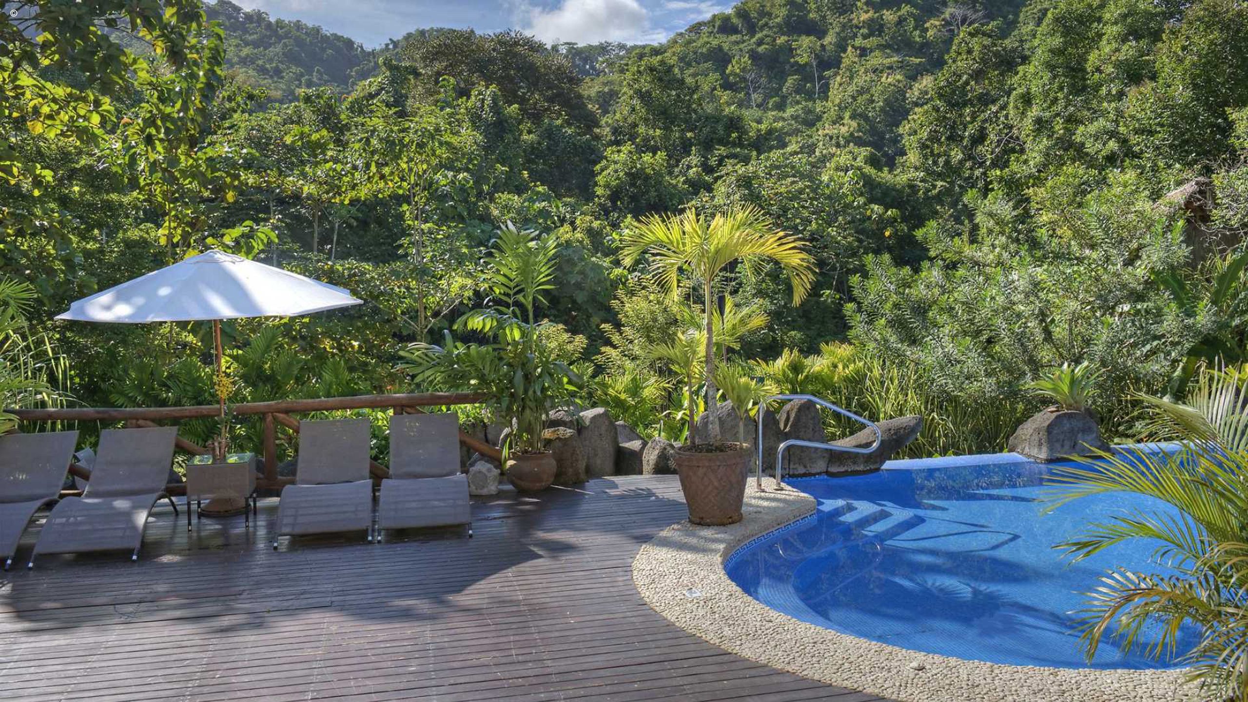 Pumilio Mountain & Ocean Hotel