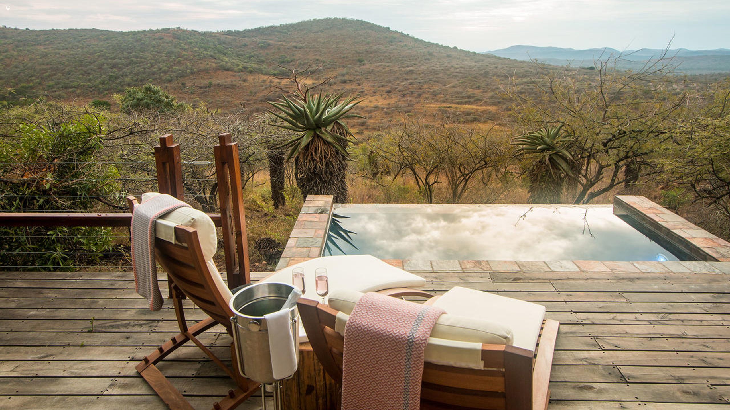 Rhino Ridge Safari Lodge