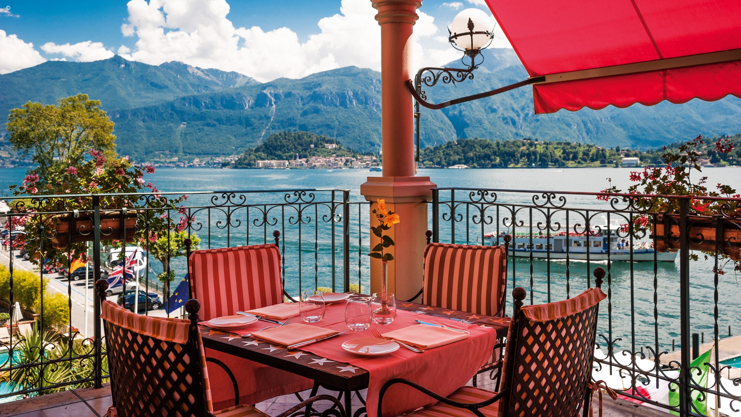 Bar by day, Grand Hotel Tremezzo, Lake Como, Italy