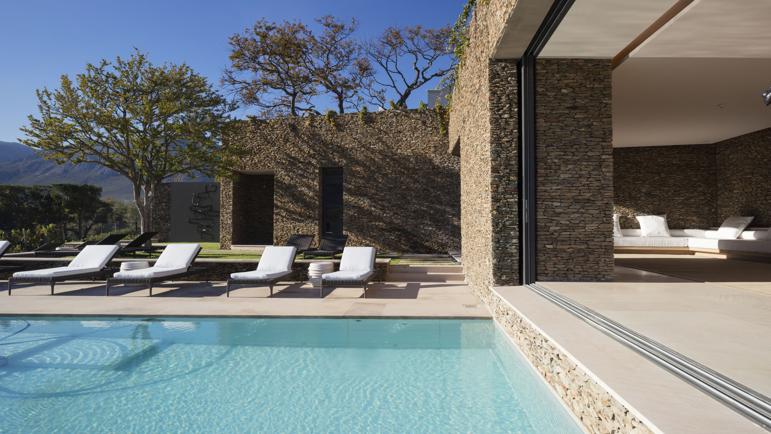 Leeu Estates