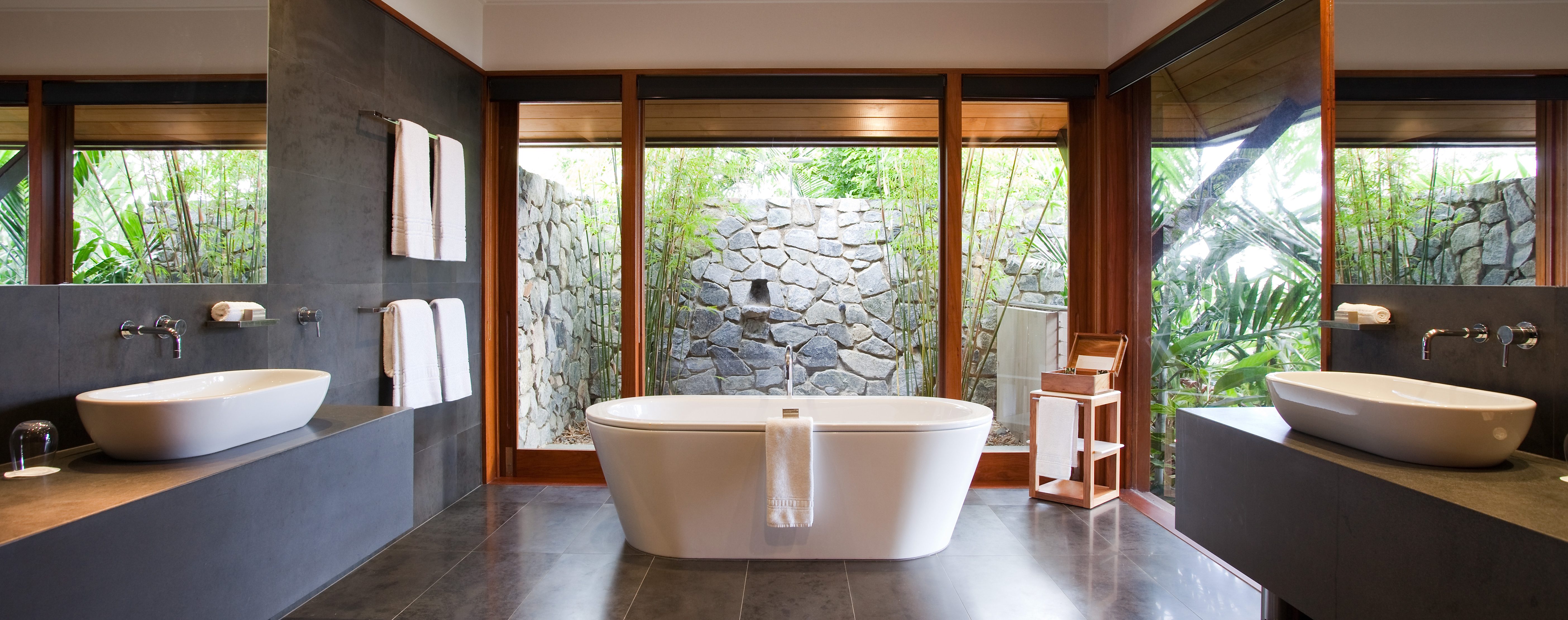 qualia bath whitsundays
