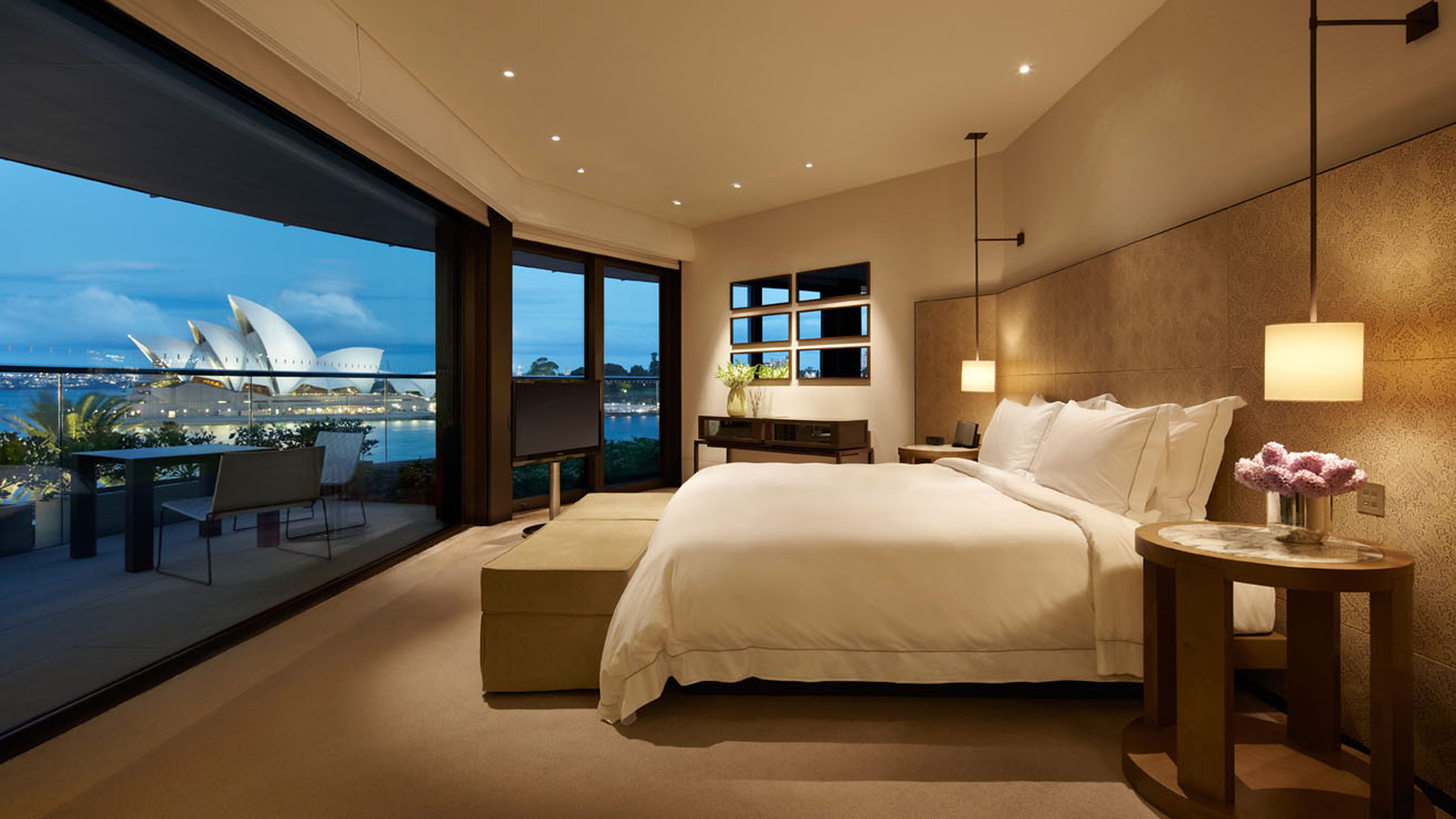 park-hyatt-sydney-bedroom-opera-house-view