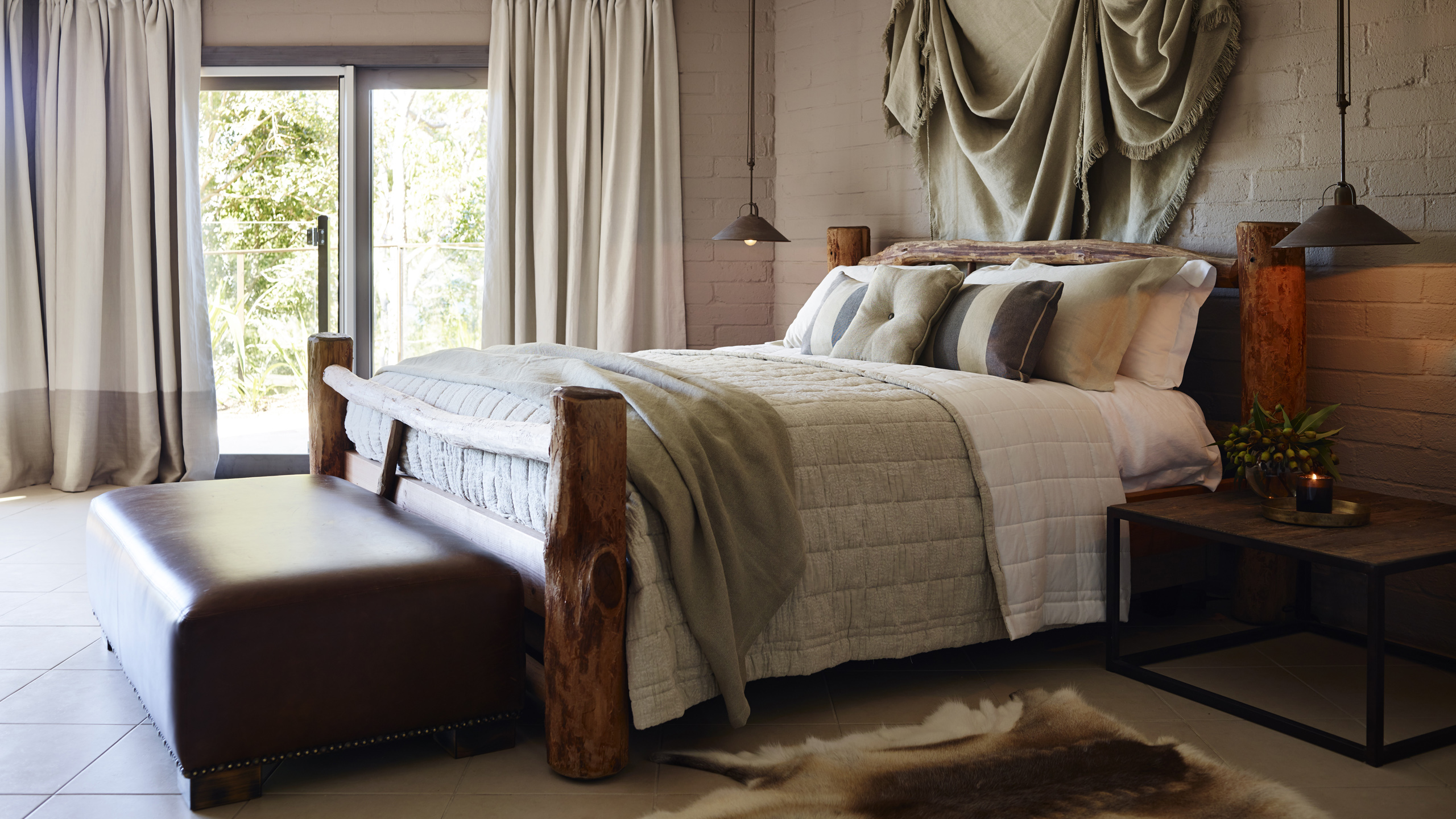 pretty-beach-house-beach-bedroom