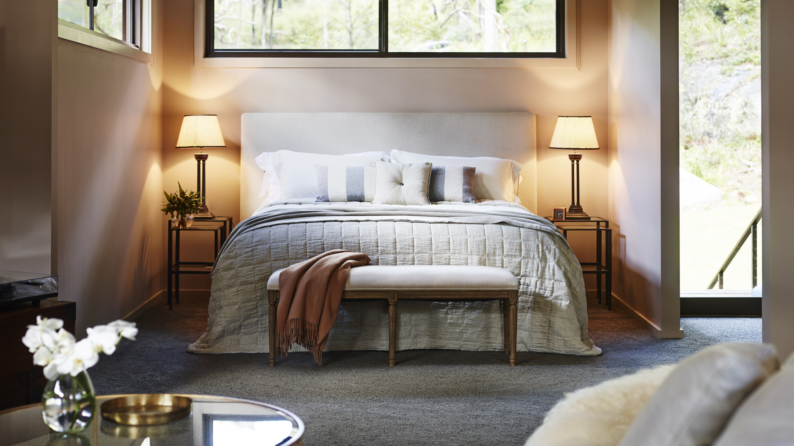 pretty-beach-house-bedroom