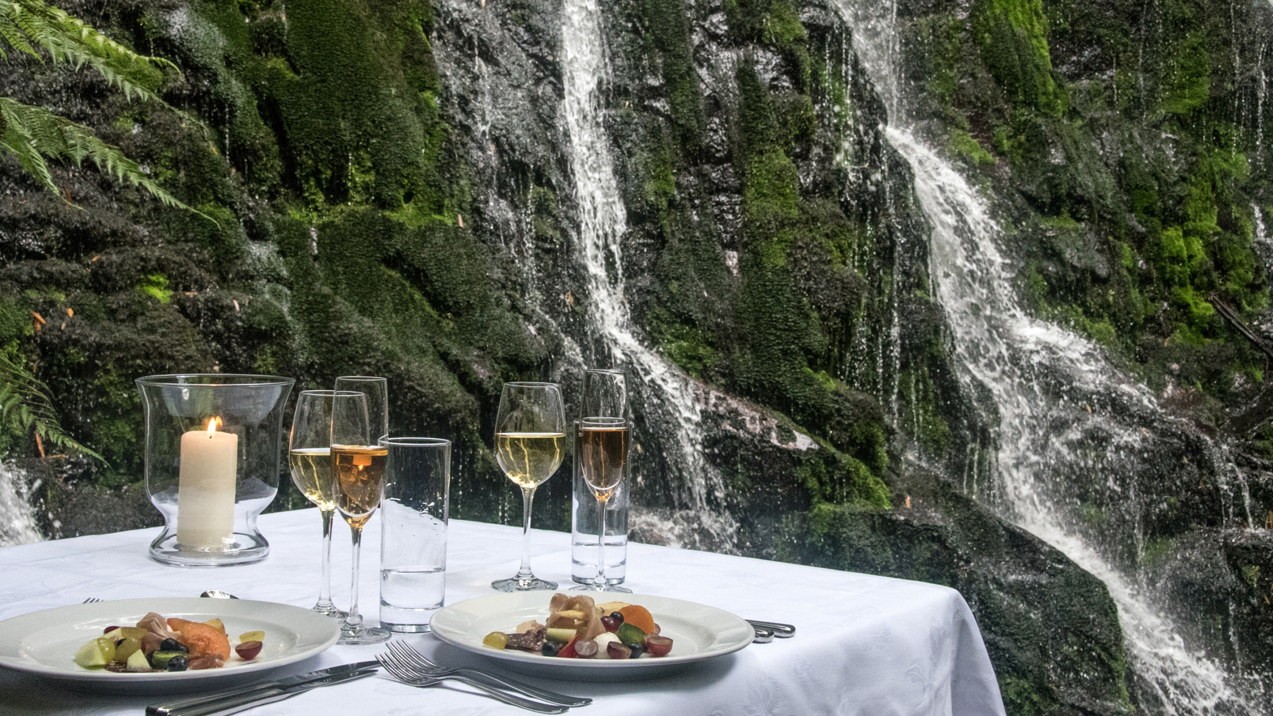 treetops-waterfall-dining