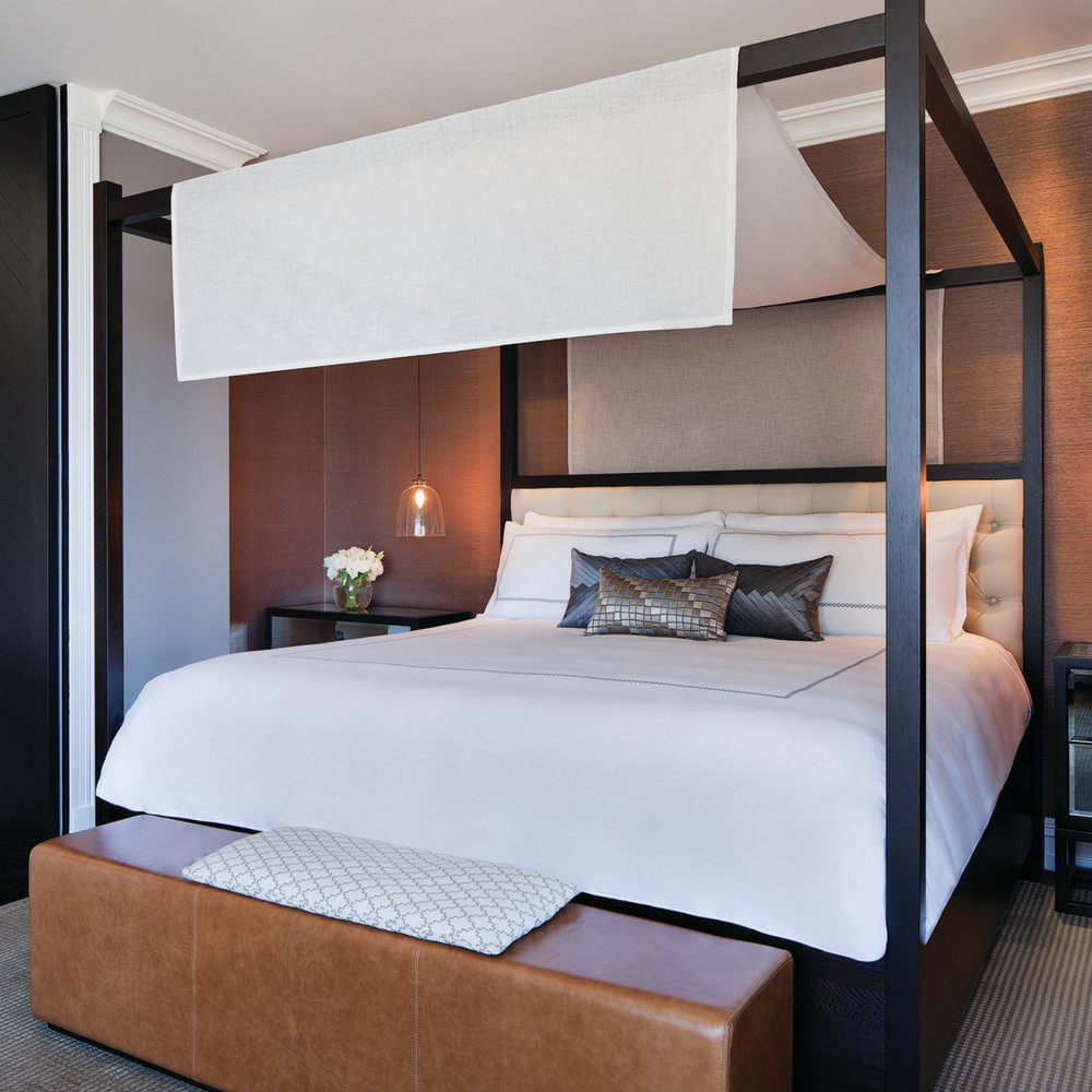 A four poster bed at Four Seasons Sydney