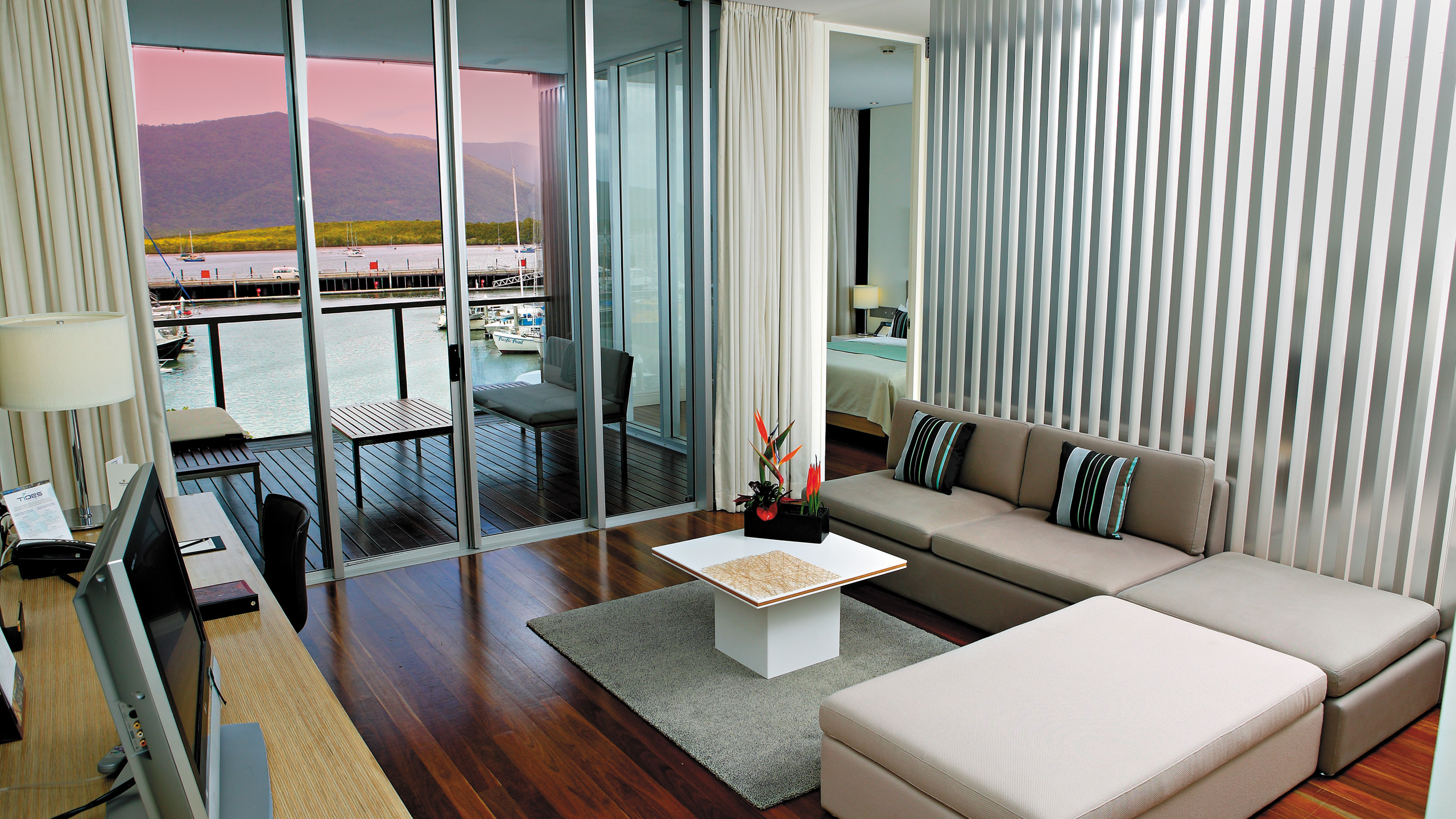 Shangri-La Cairns