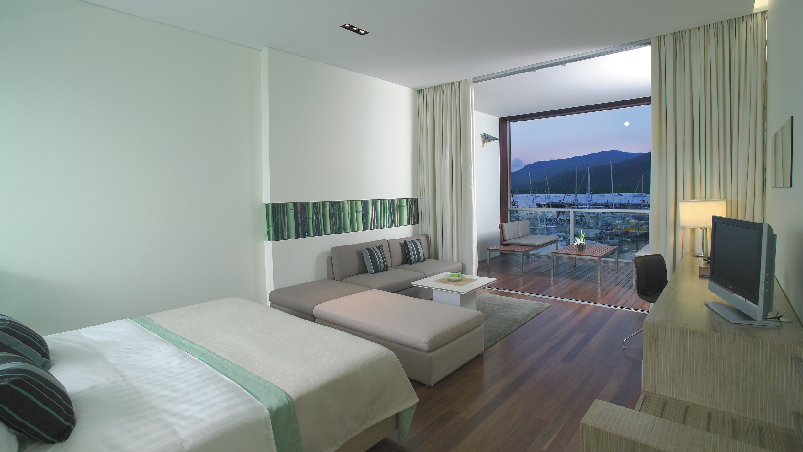 Shangri-La Cairns