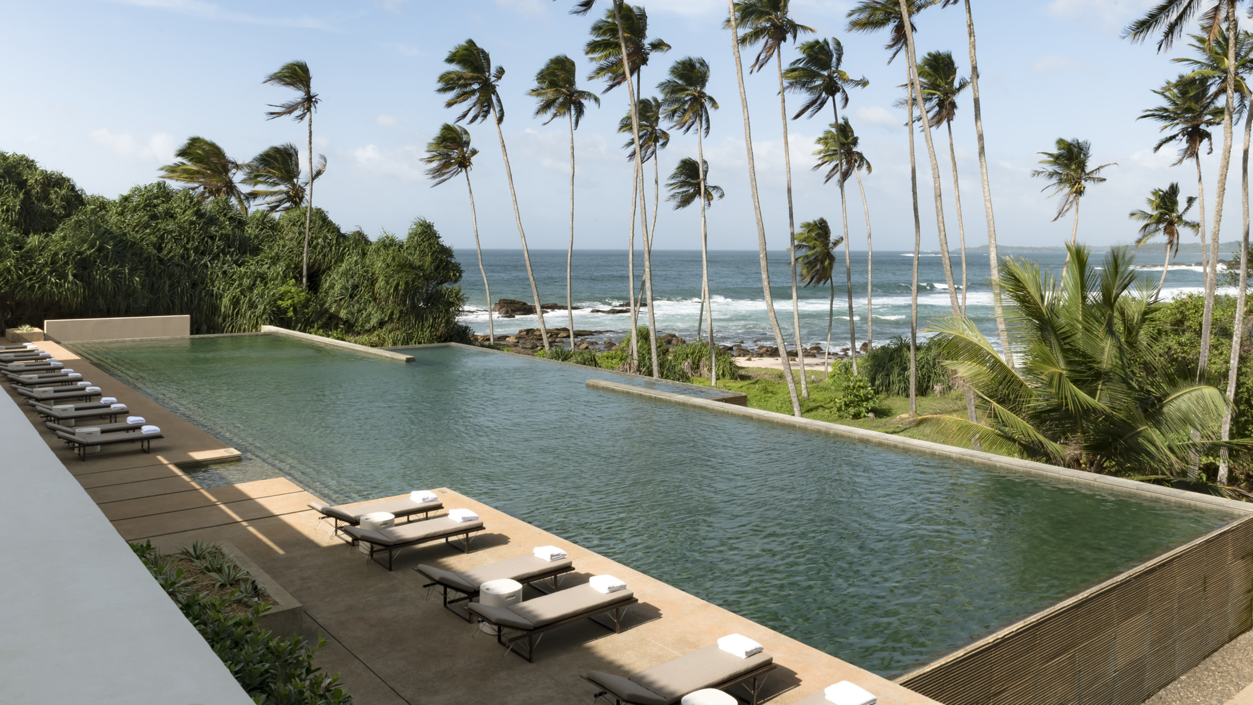 amanwella-pool-and-trees