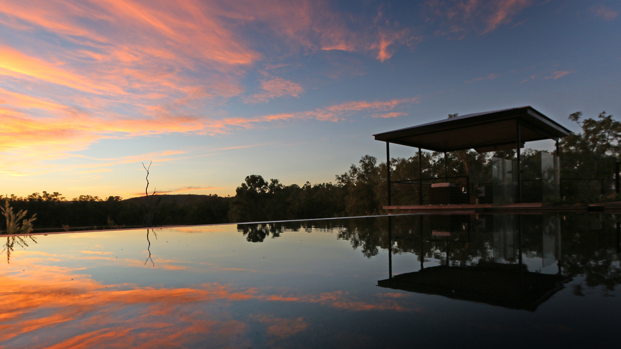 crystalbrook-lodge-pool-at-dawn