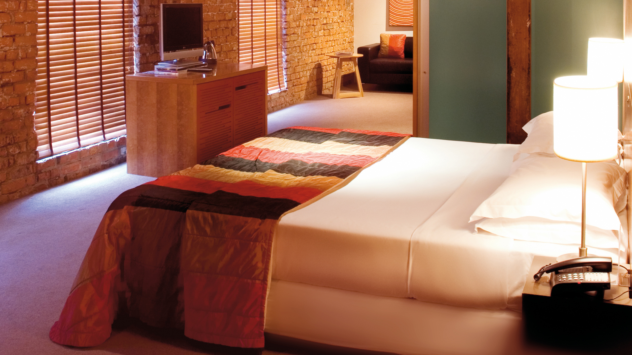 henry-jones-tasmania-bedroom