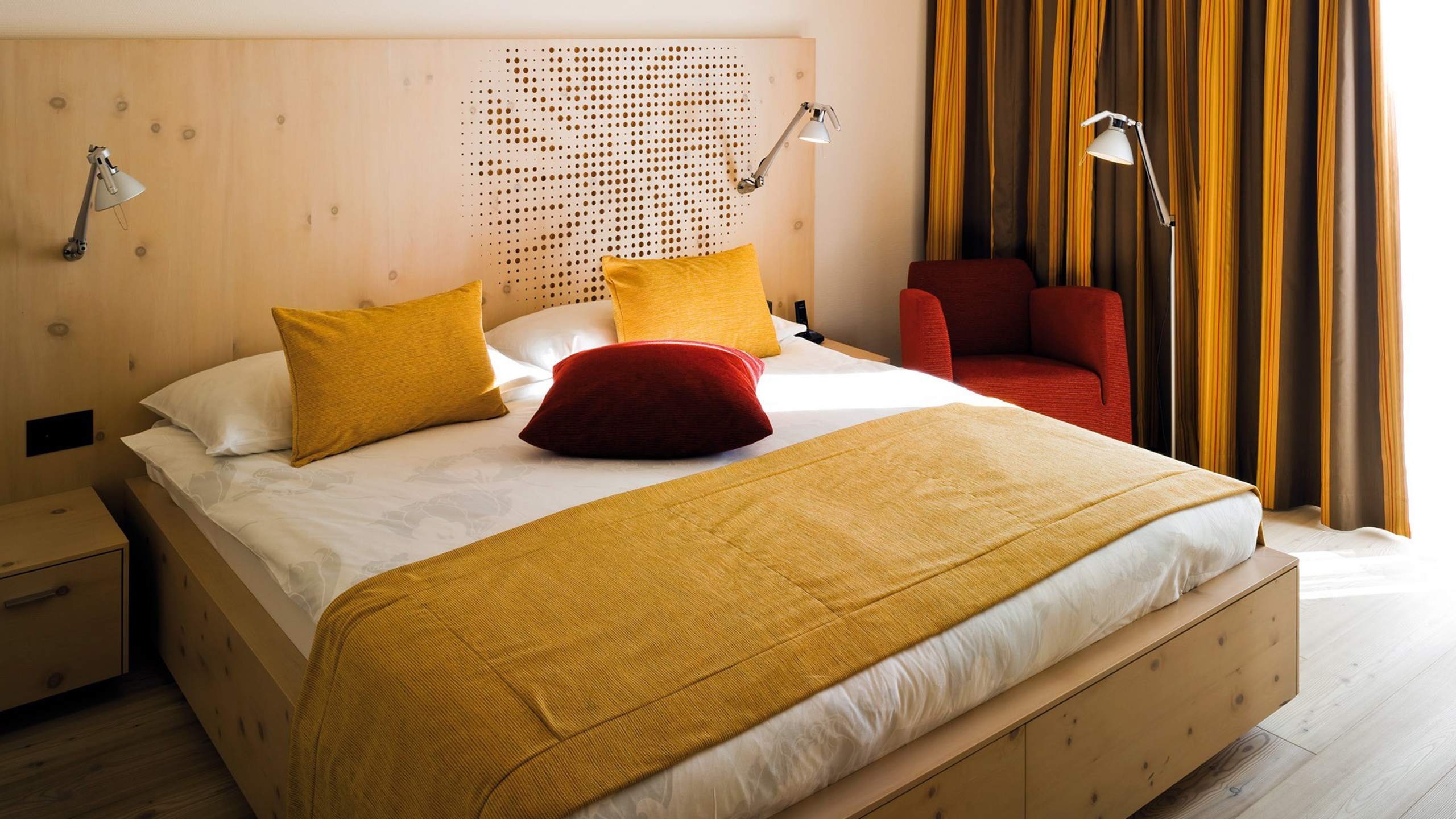 hotel-steffani-st-moritz-bedroom