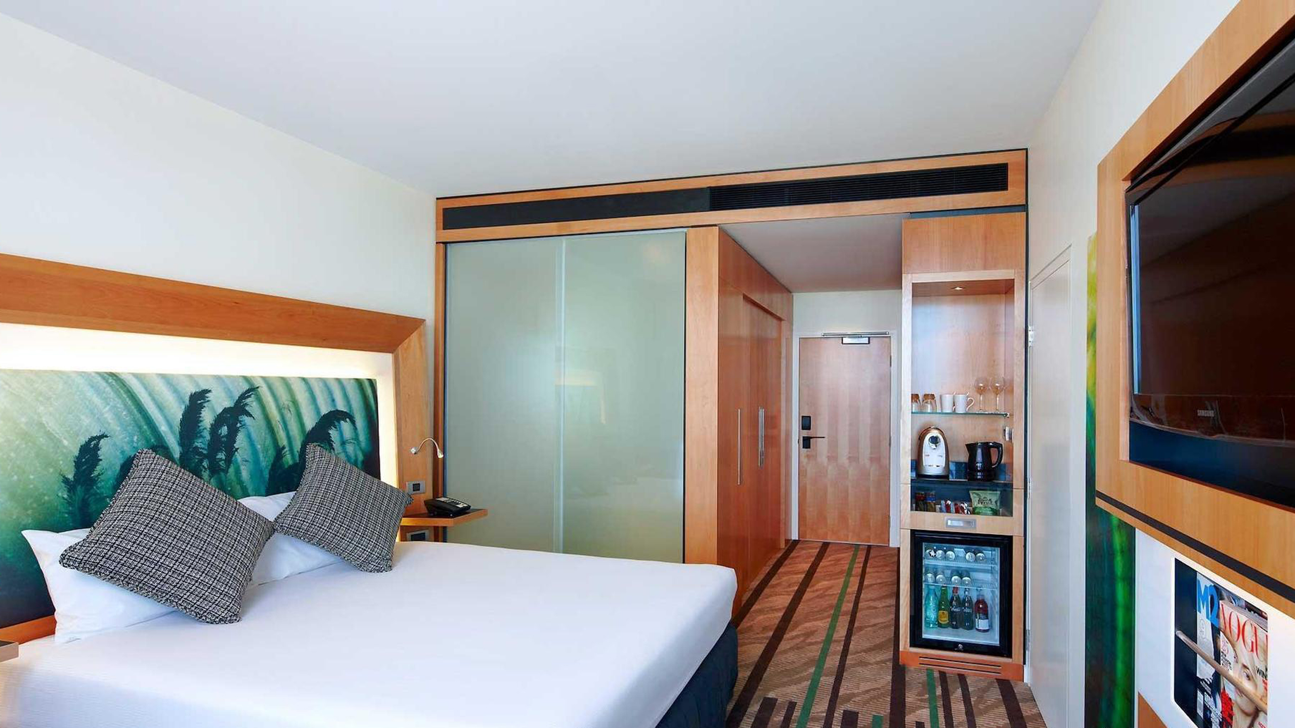 novotel-auckland-airport-bedroom