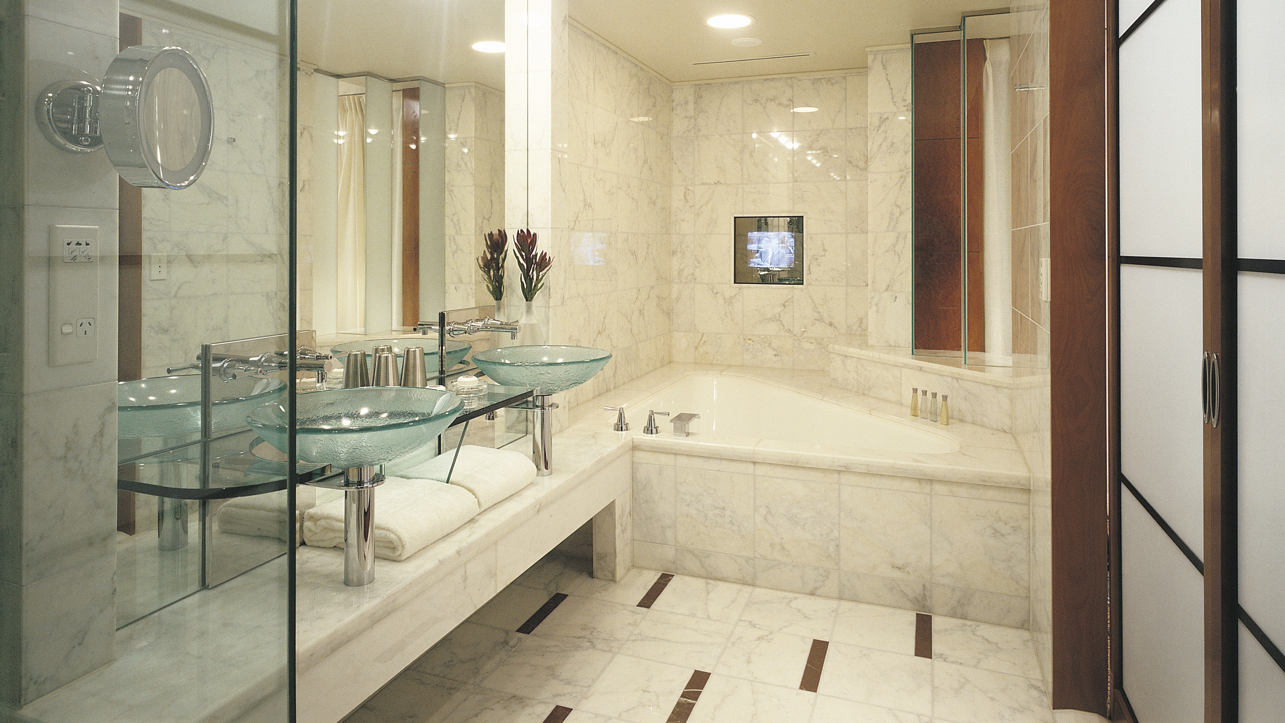 park-hyatt-melbourne-bathroom-1