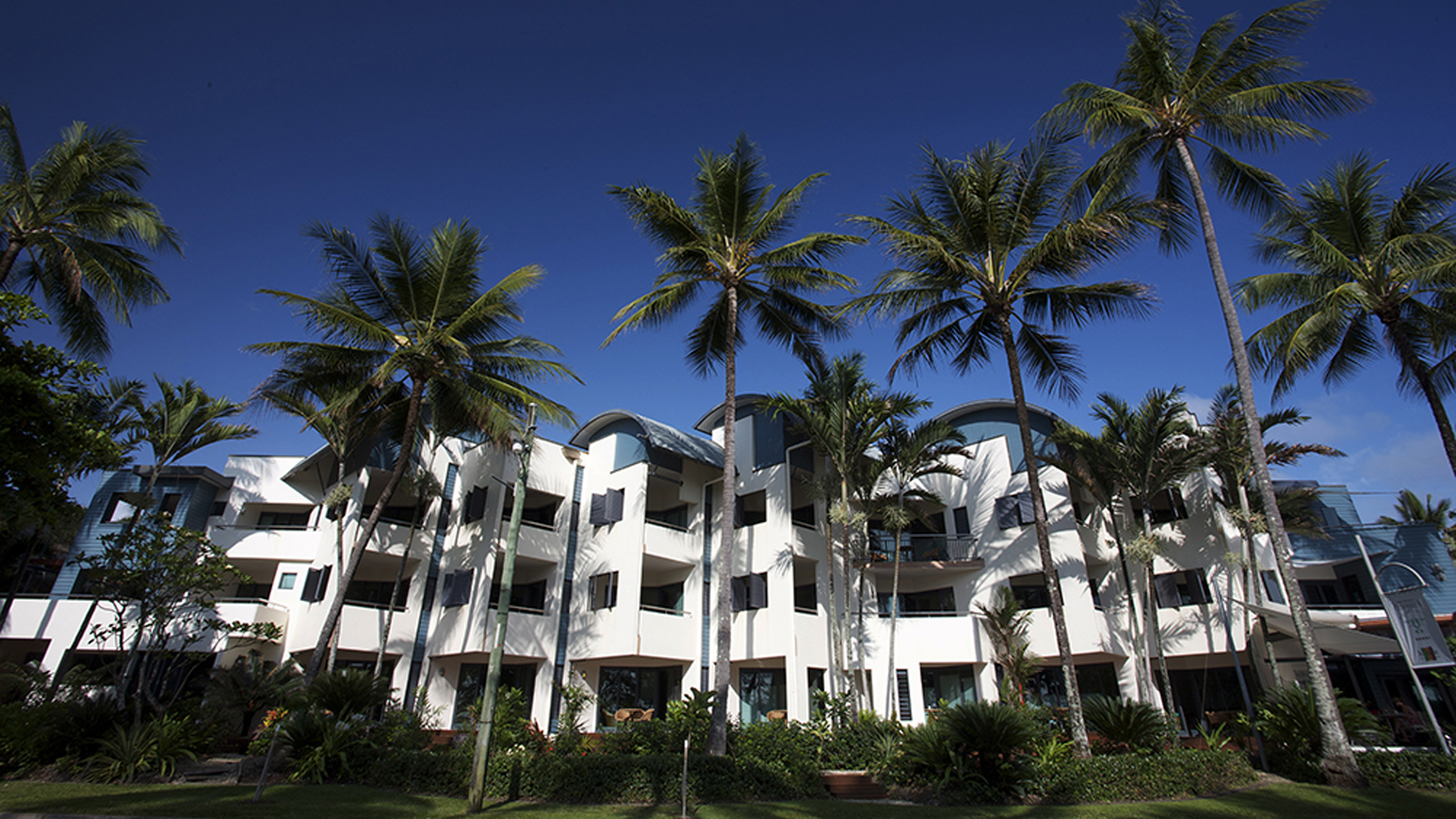 peninsula-boutique-exterior