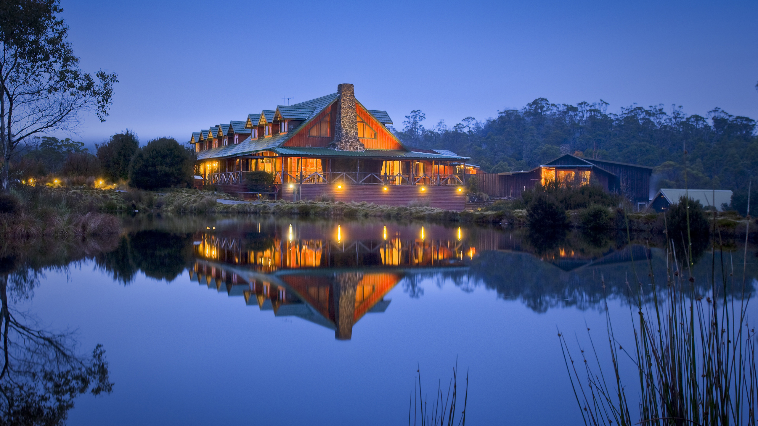 peppers-cradle-mountain-cabin-night