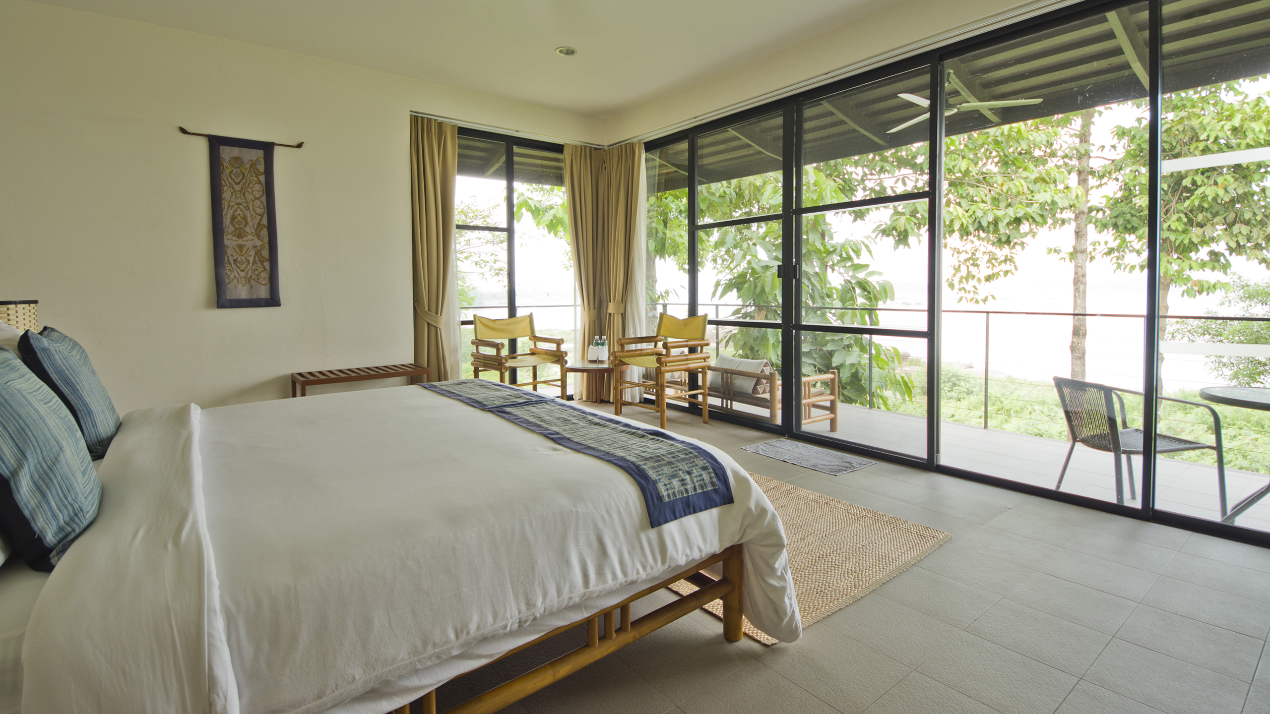 river-resort-bedroom