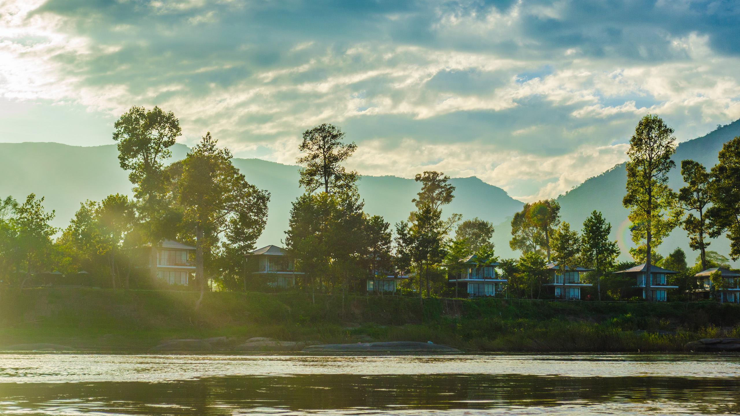 river-resort-lake-view