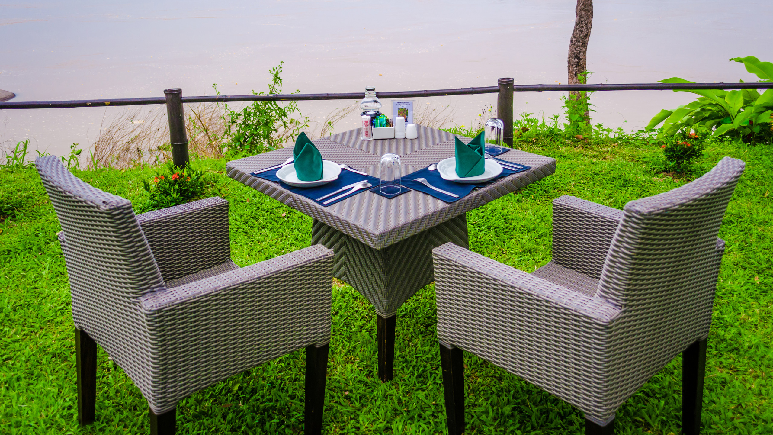 river-resort-outdoor-seating