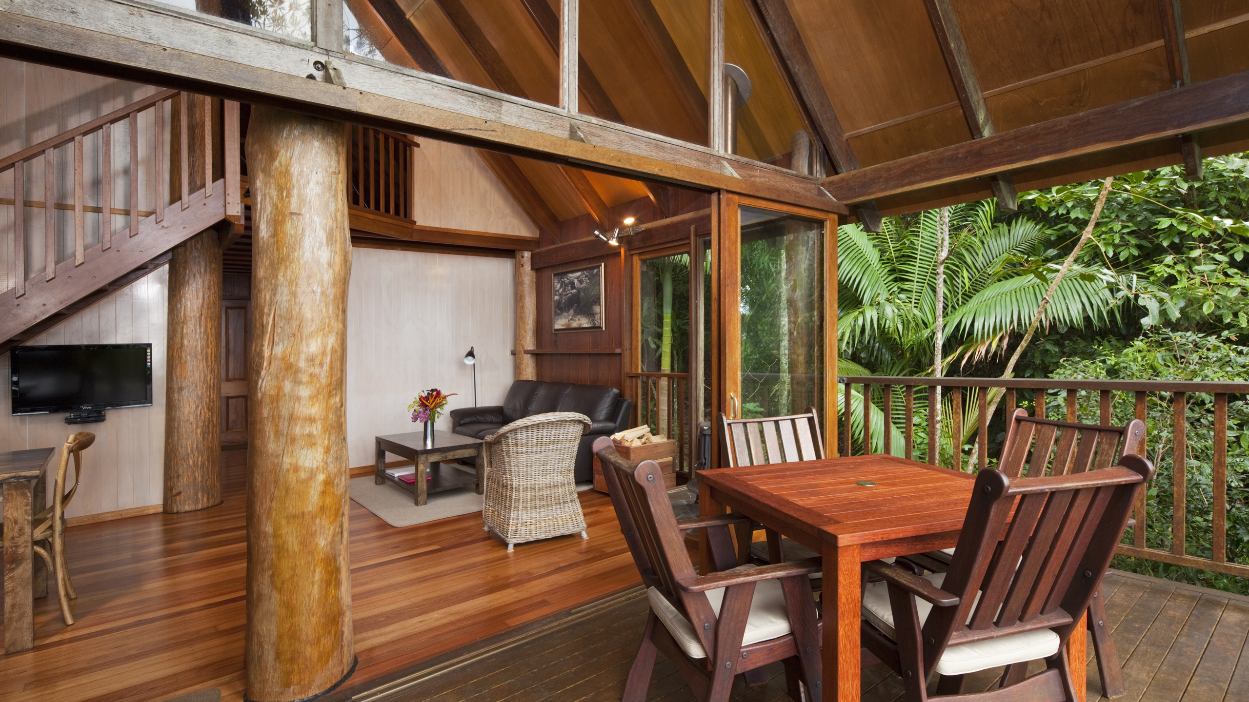 ose-gums-treehouse-balcony