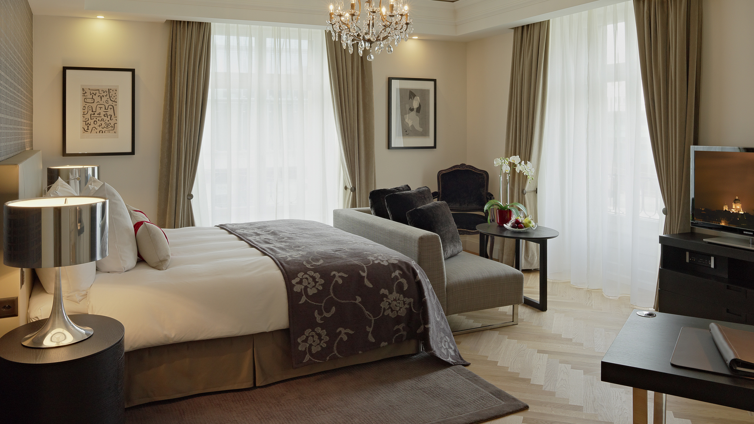 schweizerhof-hotel-bedroom