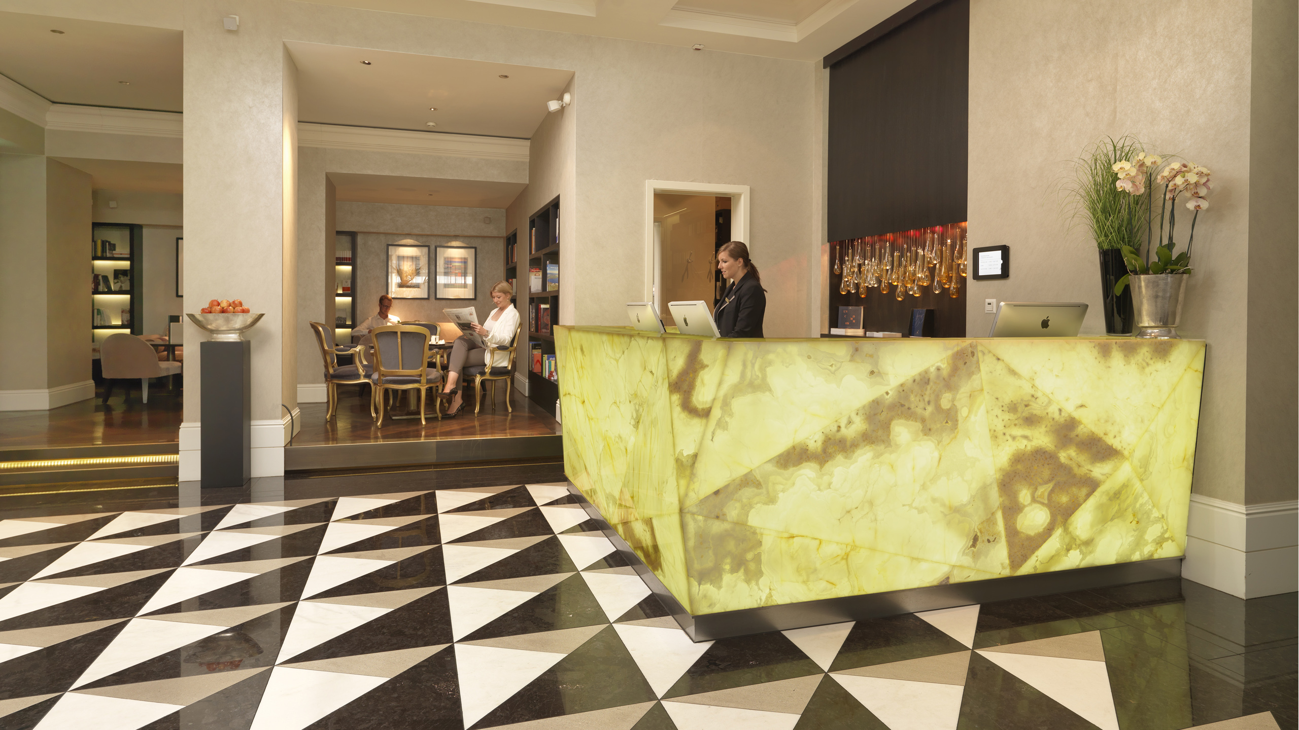 schweizerhof-hotel-lobby