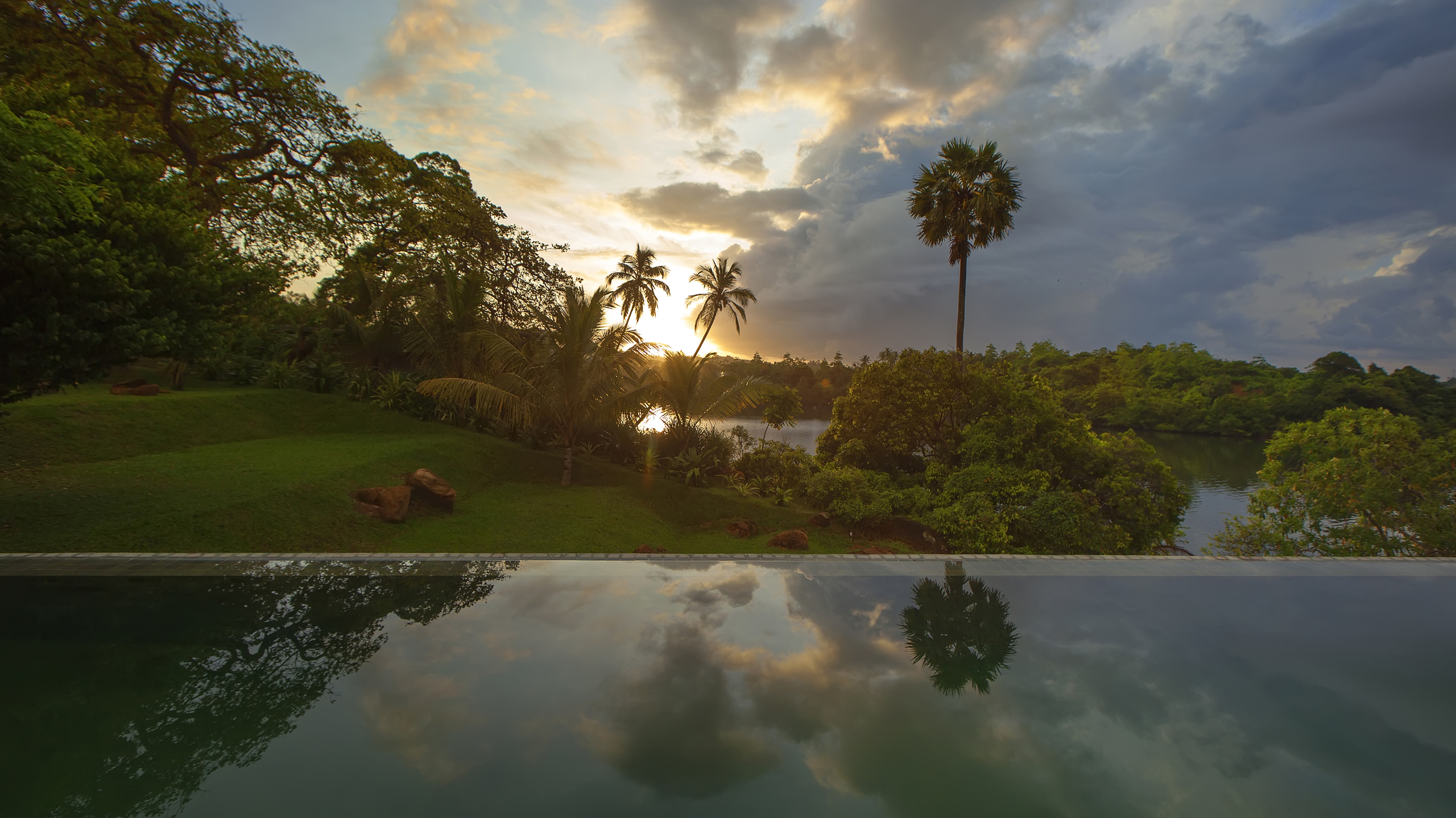 tri-galle-pool-sunset