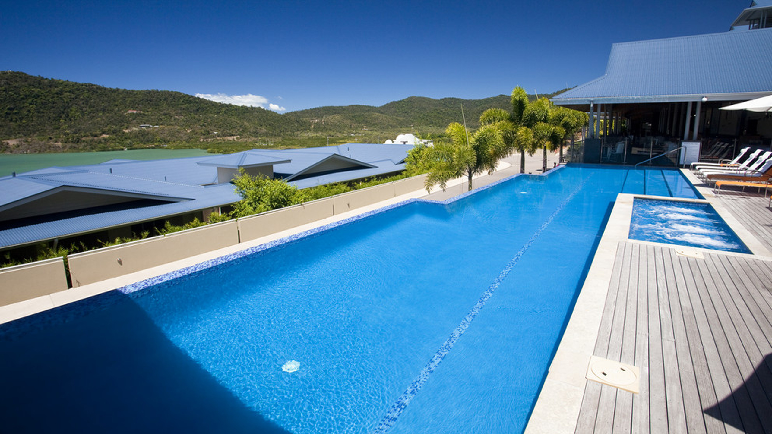 peppers-airlie-beach-pool