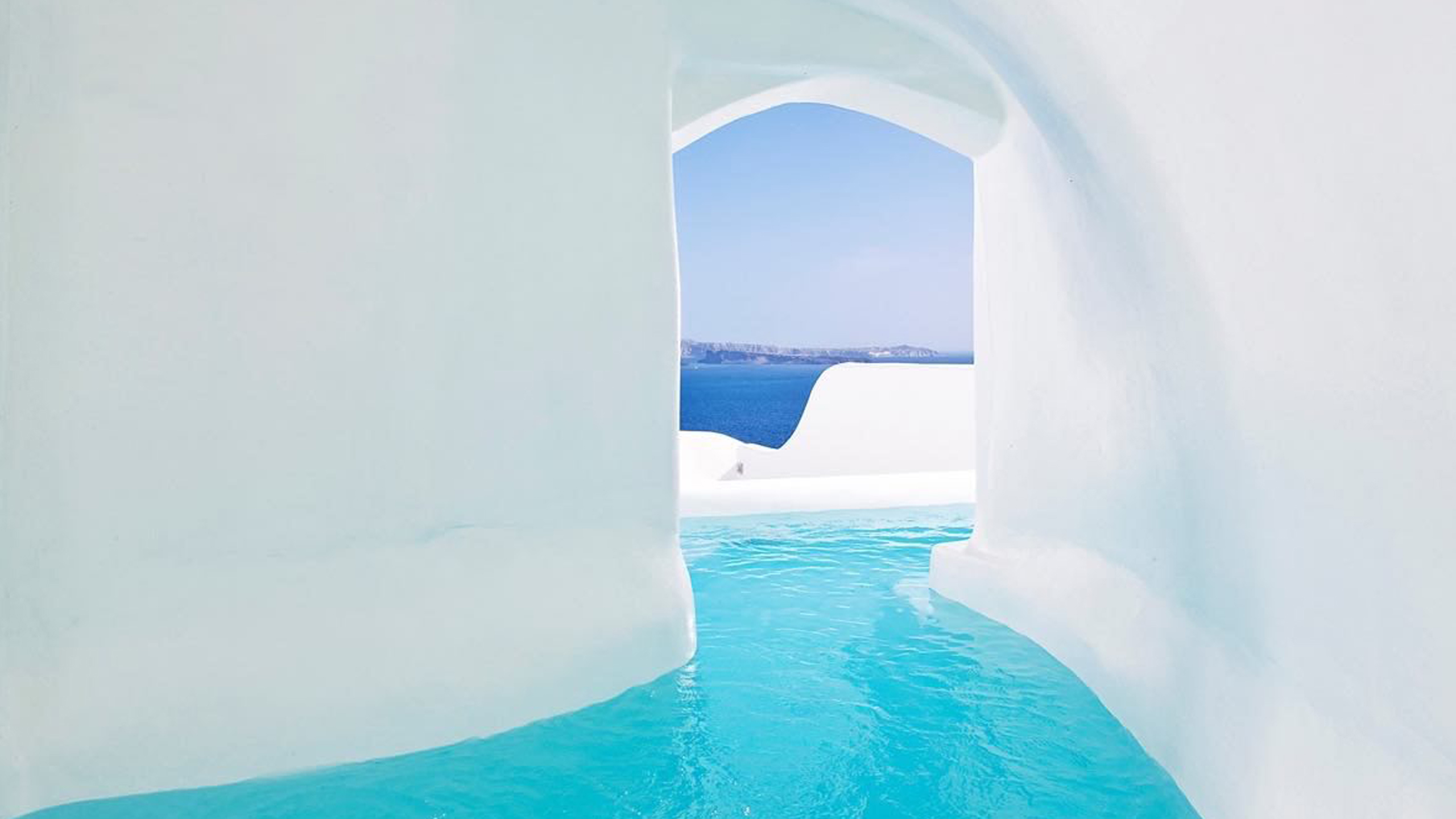 canaves_oia_hotel_pooltunnel