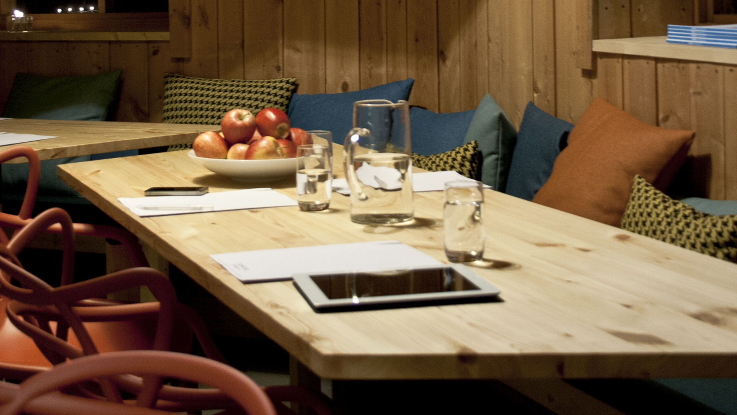 ice-hotel-dining